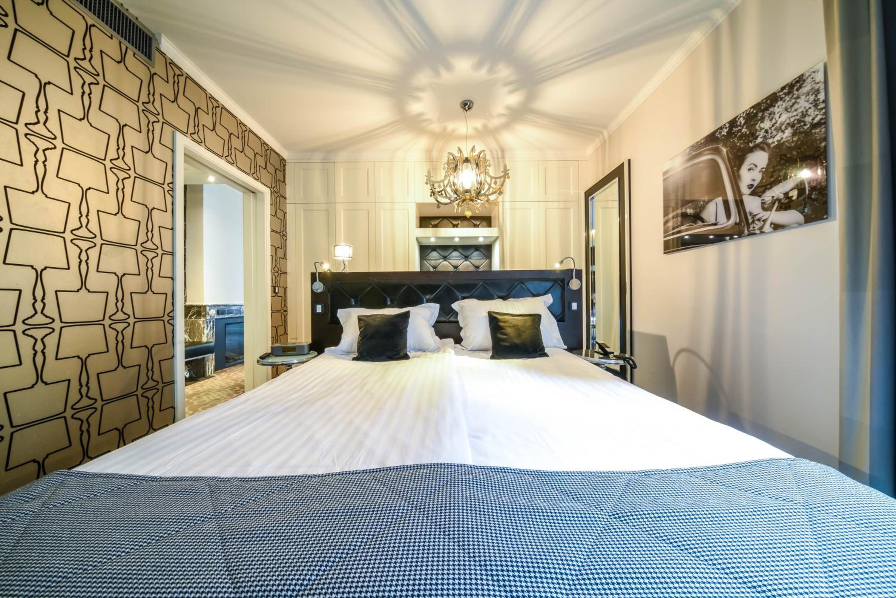 Suite with Spa Bath - Photo 3