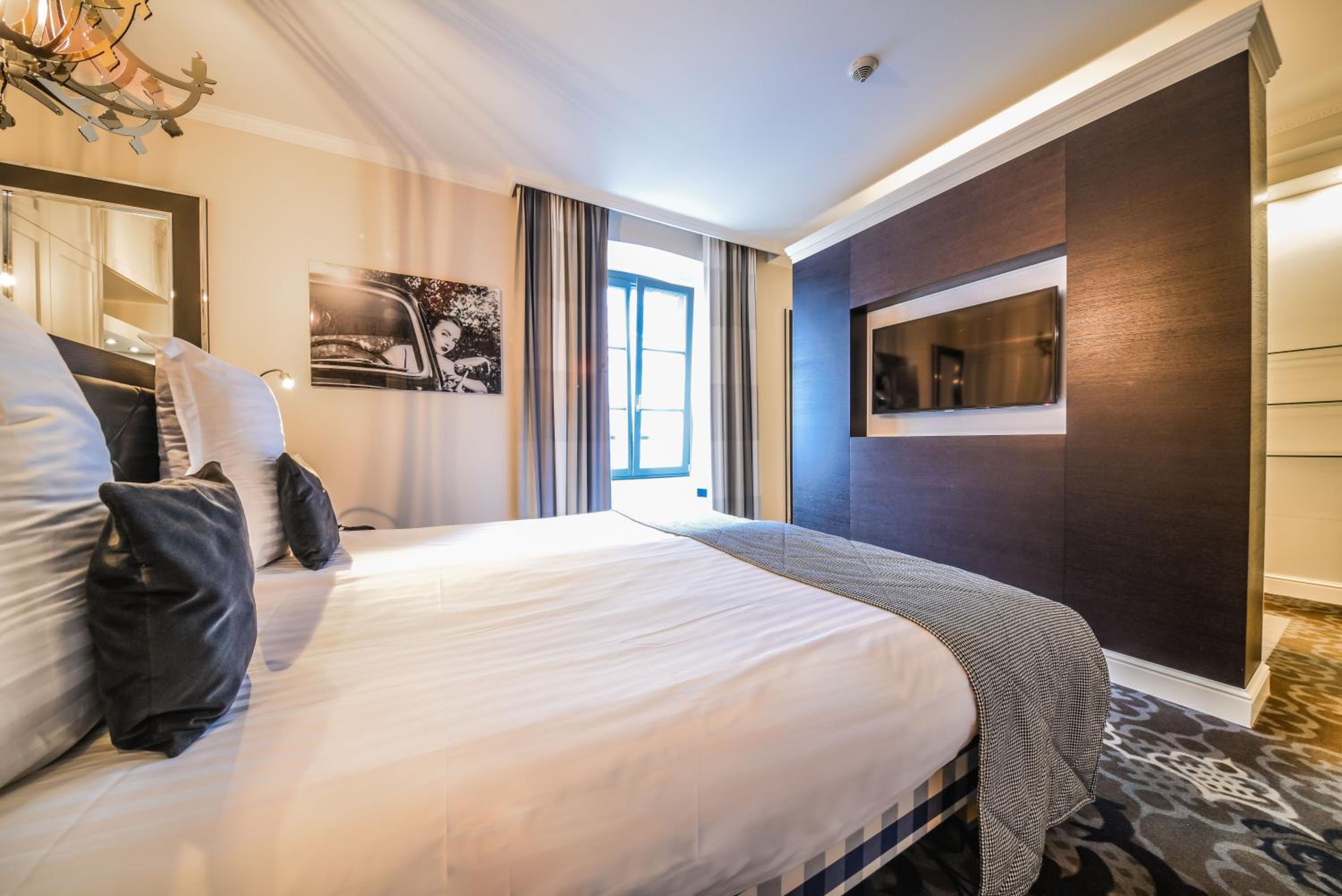 Suite with Spa Bath - Photo 6