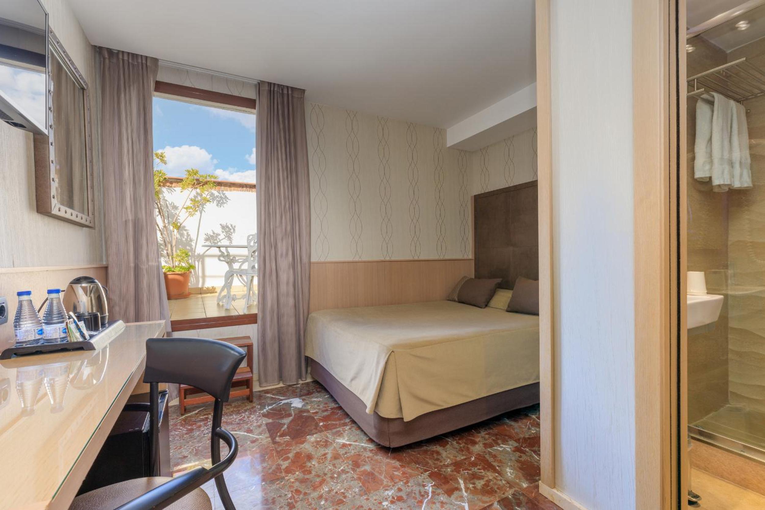 Double or Twin Room photo 3