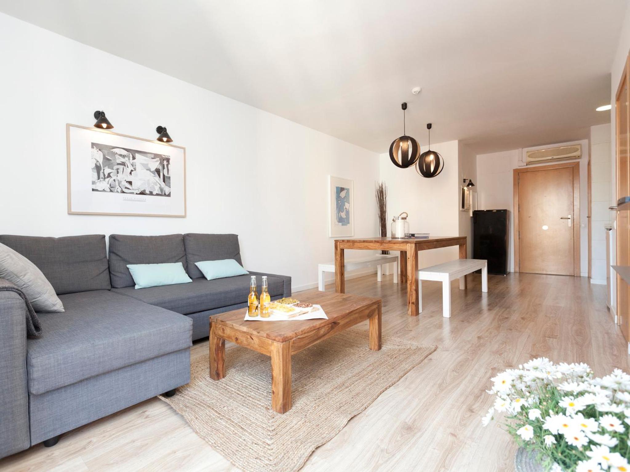Apartamento de tres habitaciones con balcón
