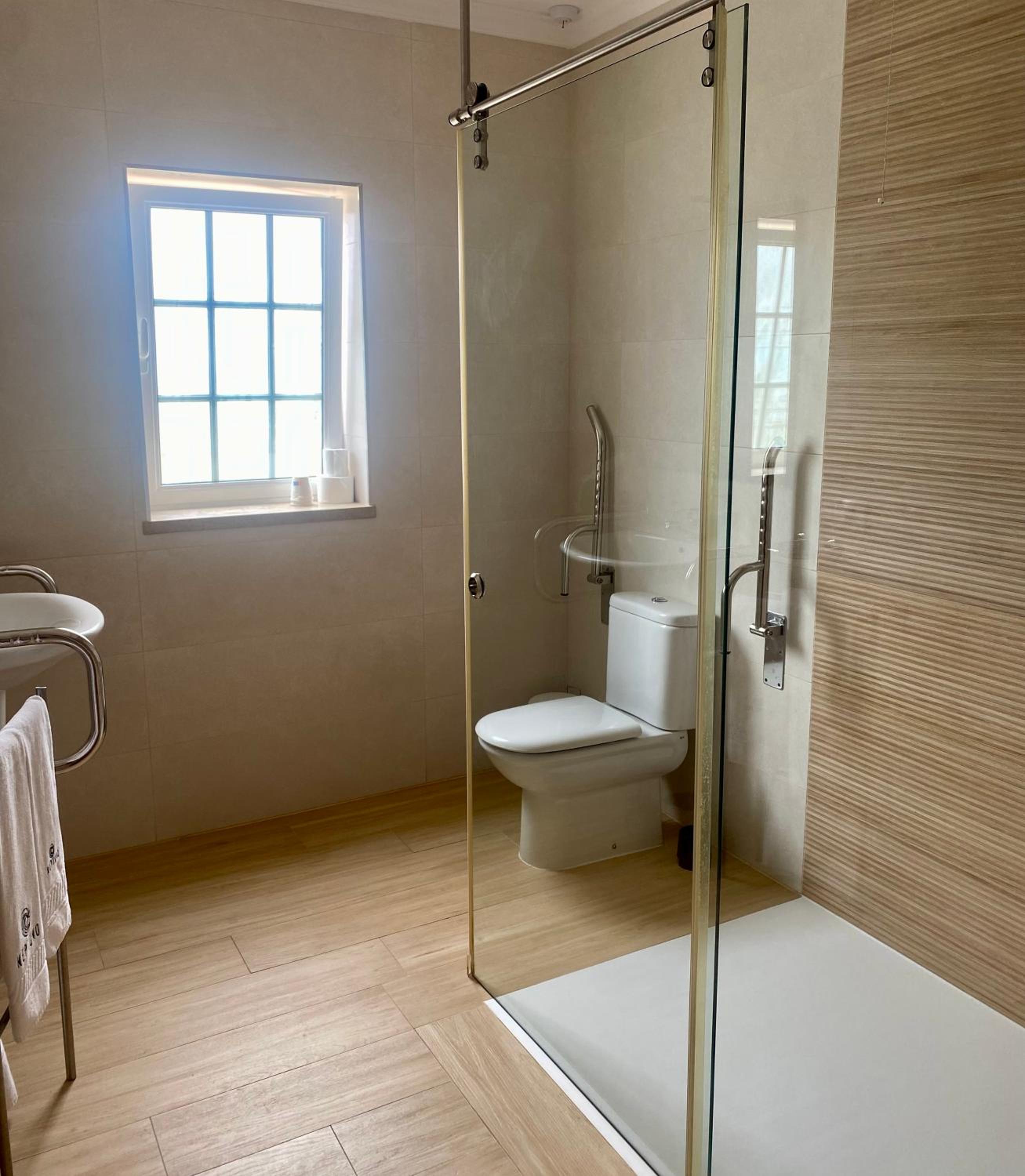 Double Room - Disability Access photo 3