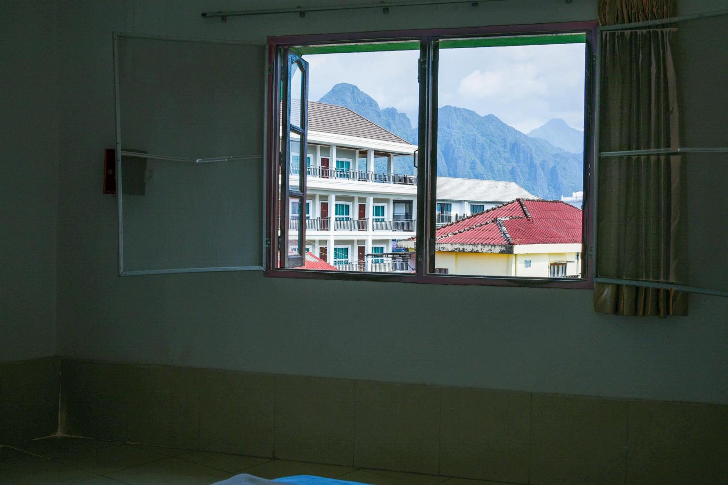 Twin Room with Private Bathroom photo 2