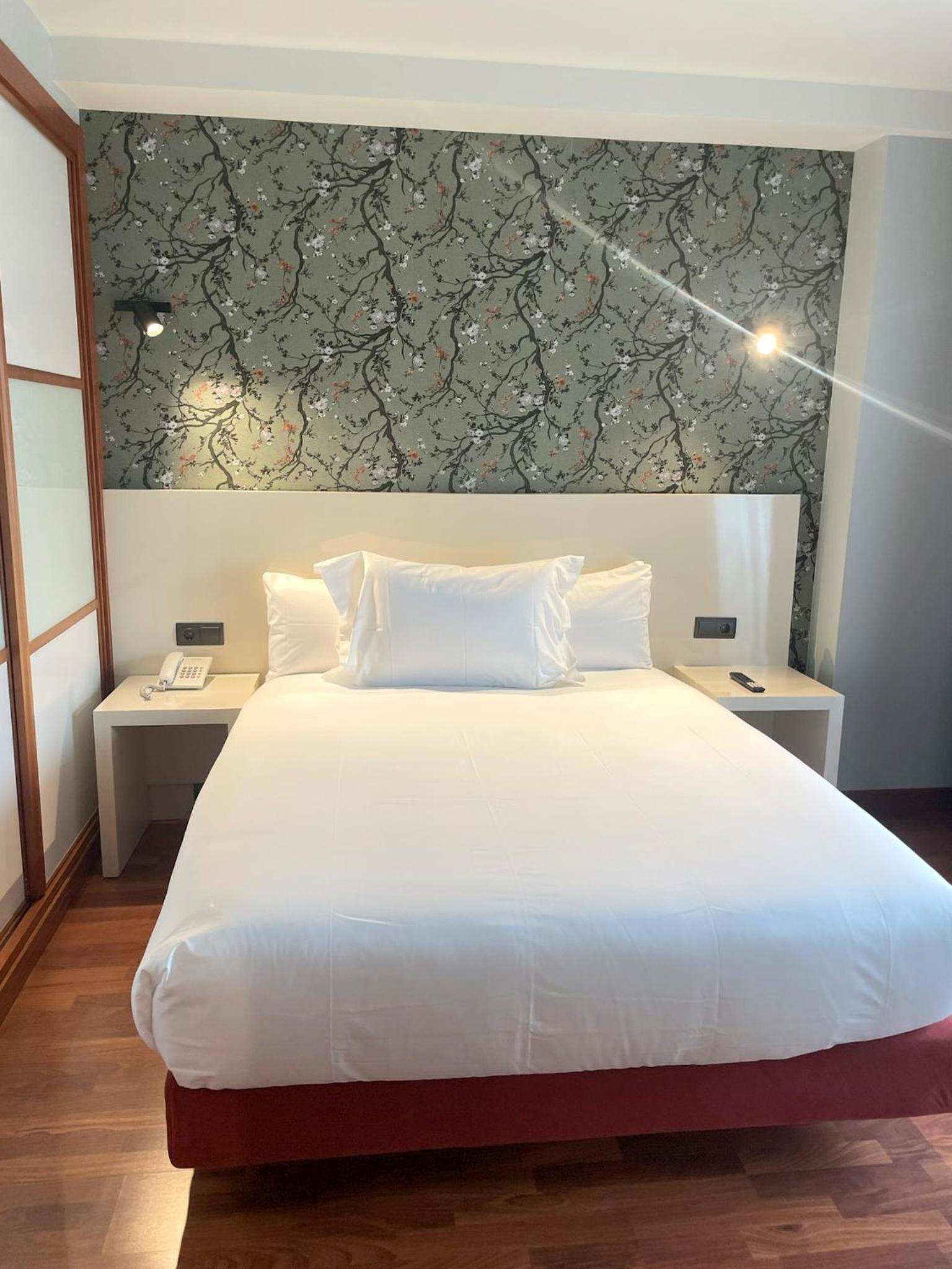 Queen Room - Photo 17