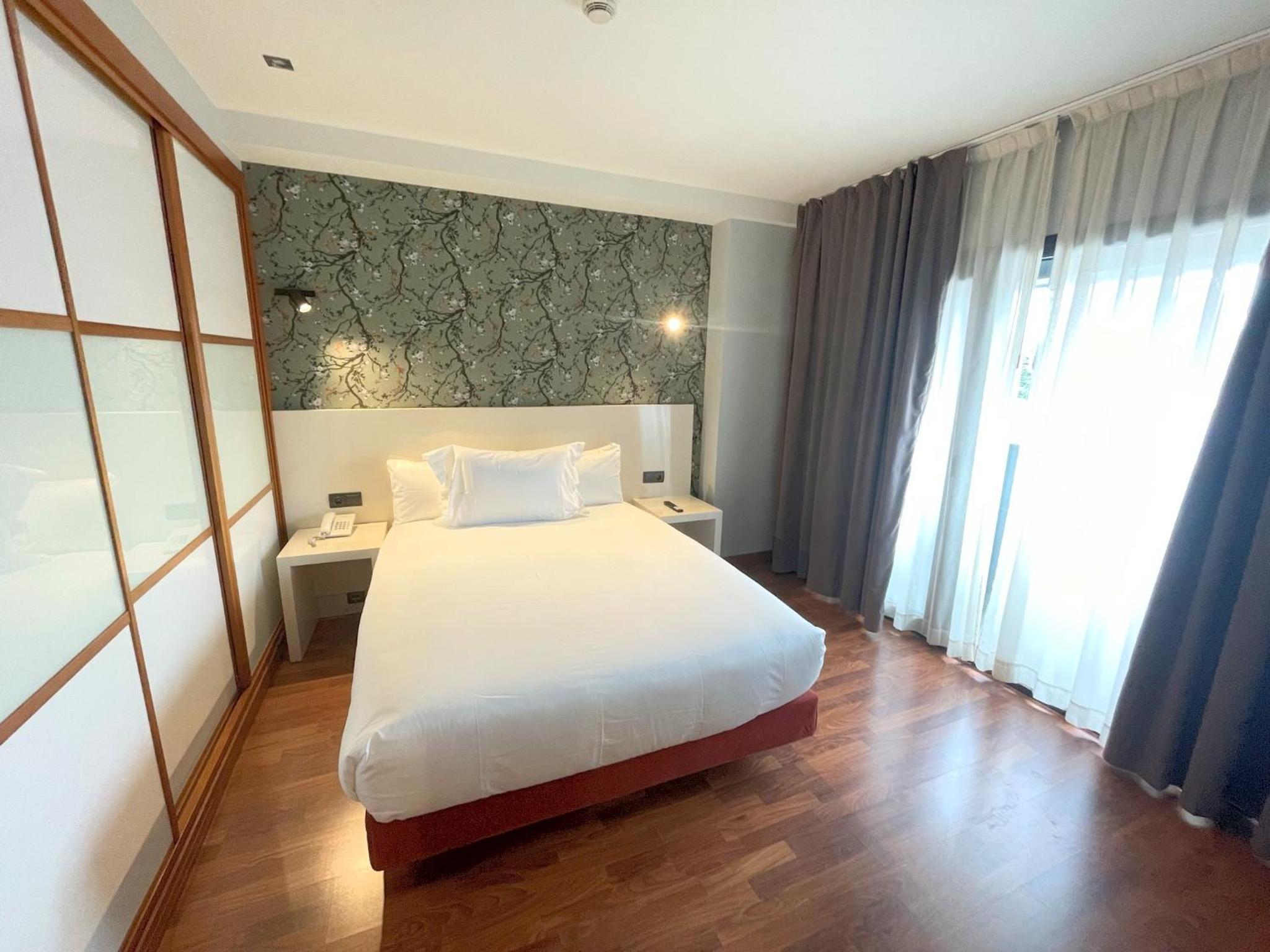 Queen Room - Photo 8