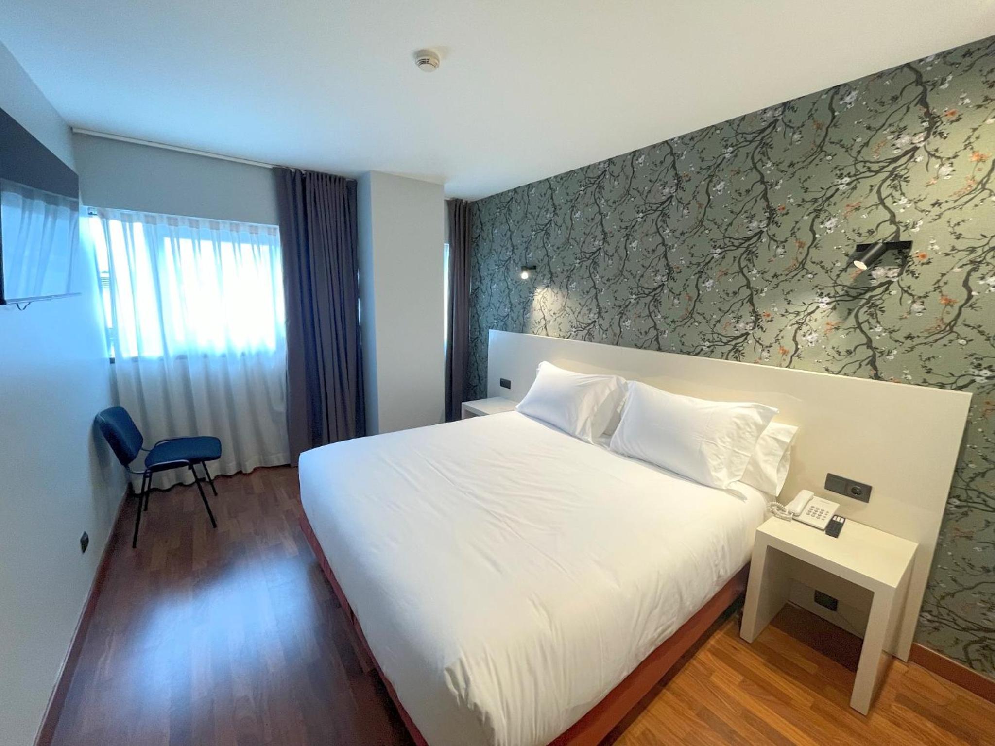 Queen Room - Photo 2