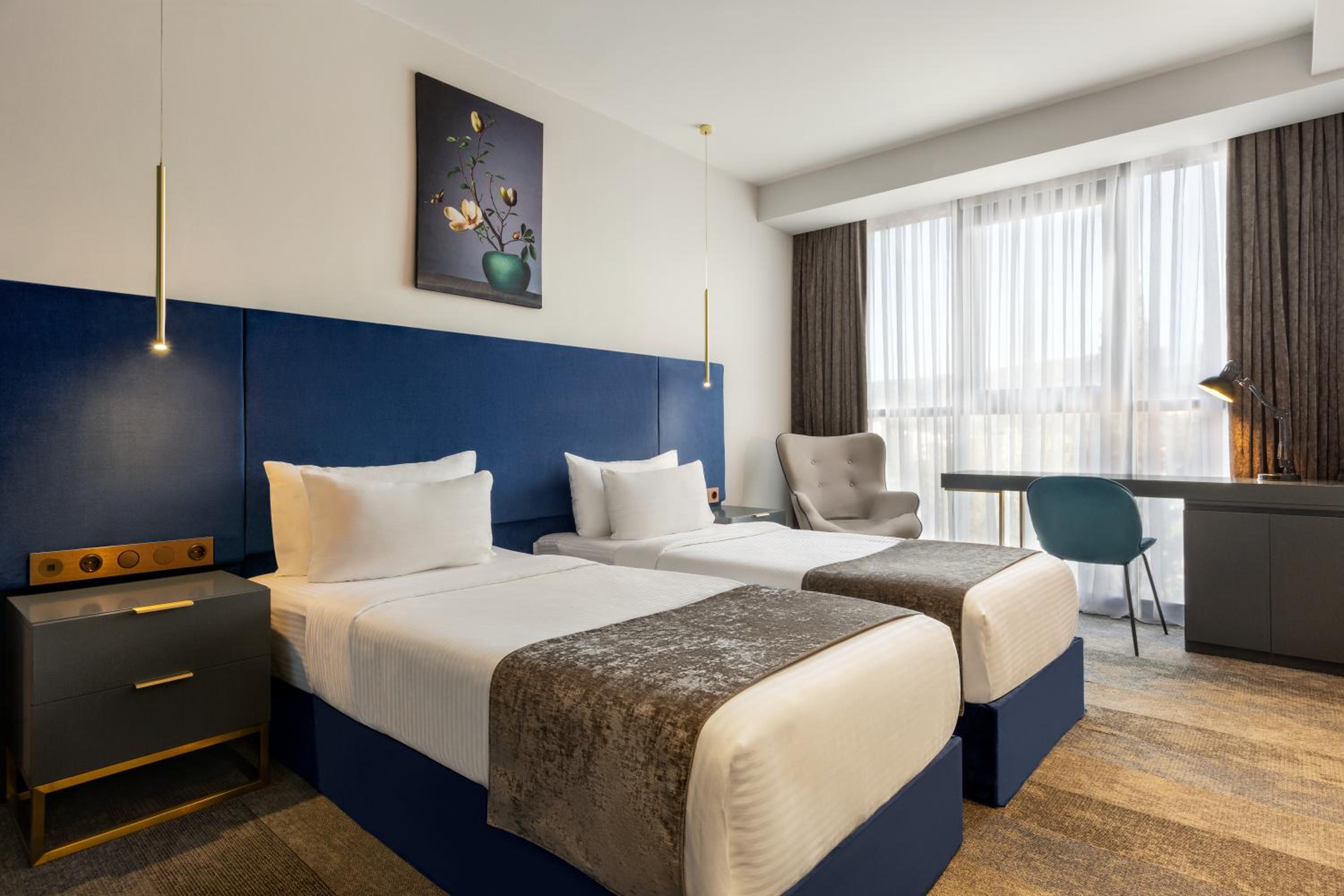 Stadard Twin Room with Balcony - Smoking - Photo 1