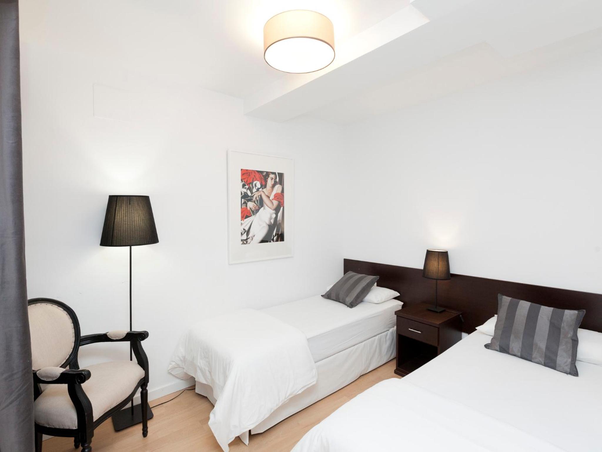 Three-Bedroom Apartment with Balcony photo 2