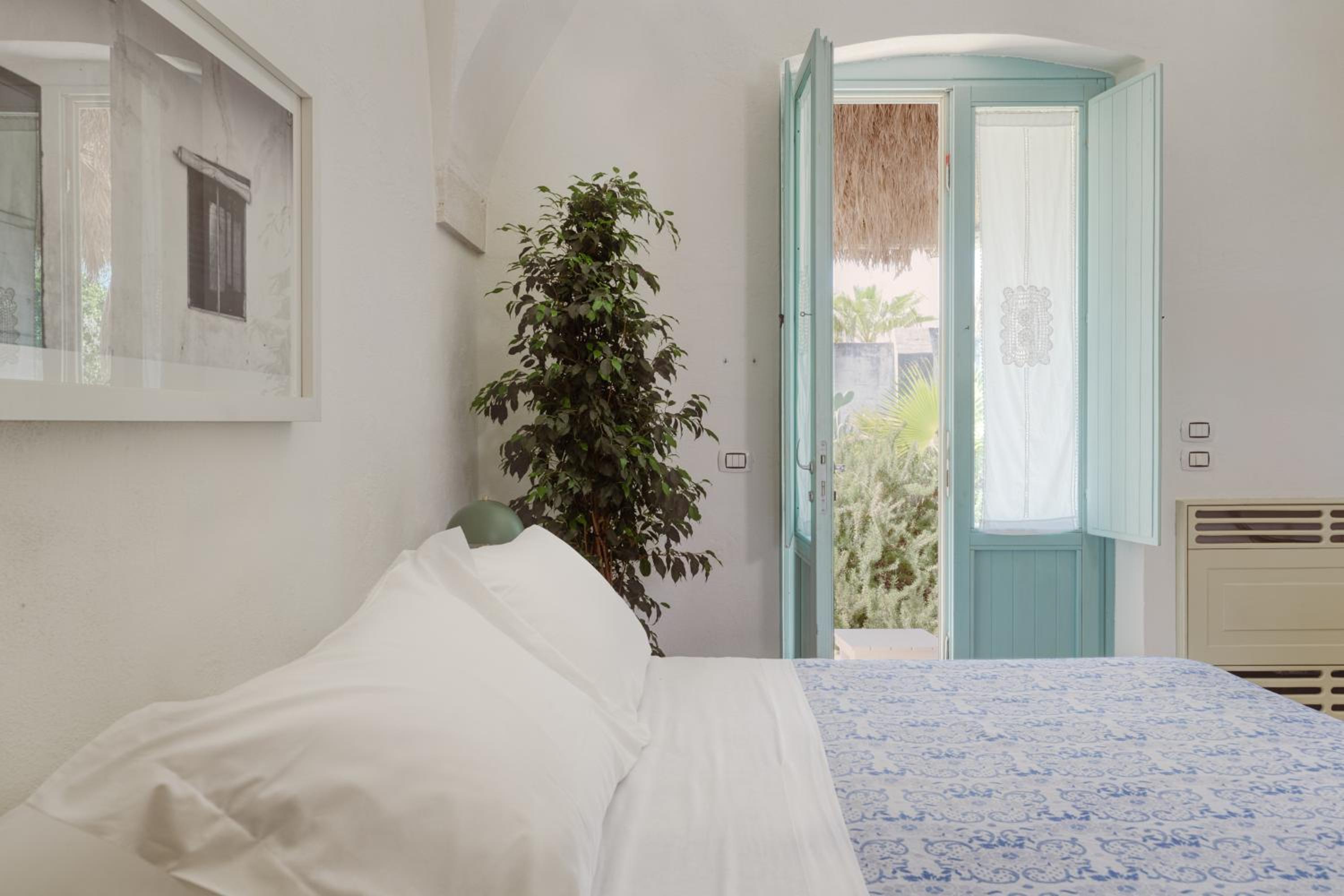 Deluxe Double Room with Patio - Photo 3