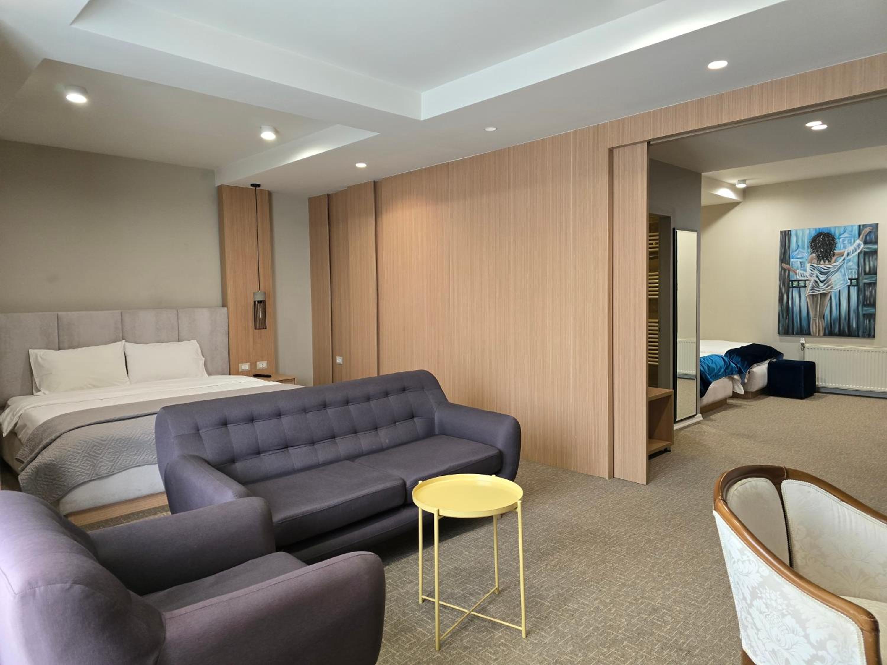Deluxe Junior Suite photo 2