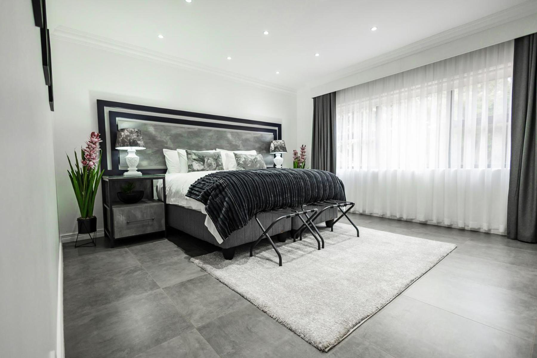 Deluxe Suite - Photo 12