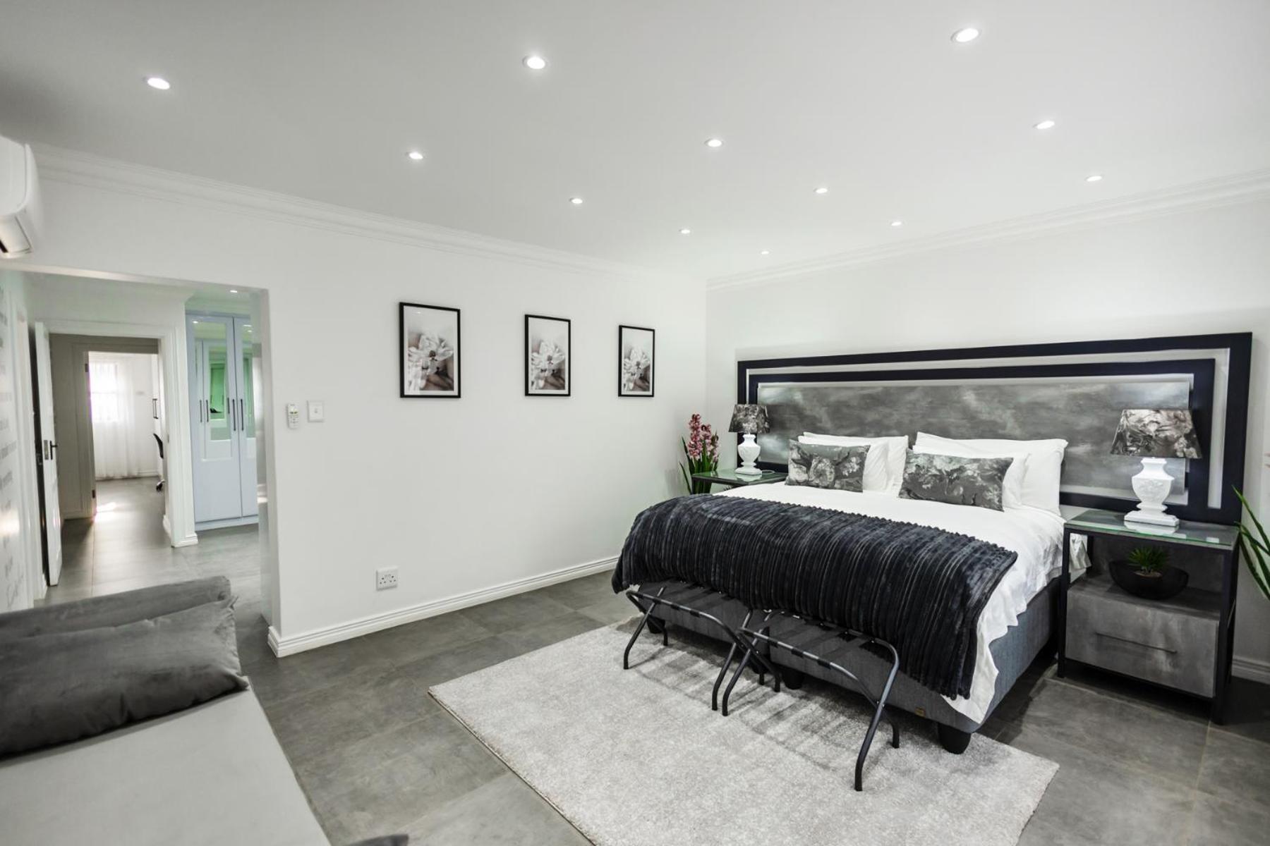 Deluxe Suite - Photo 11