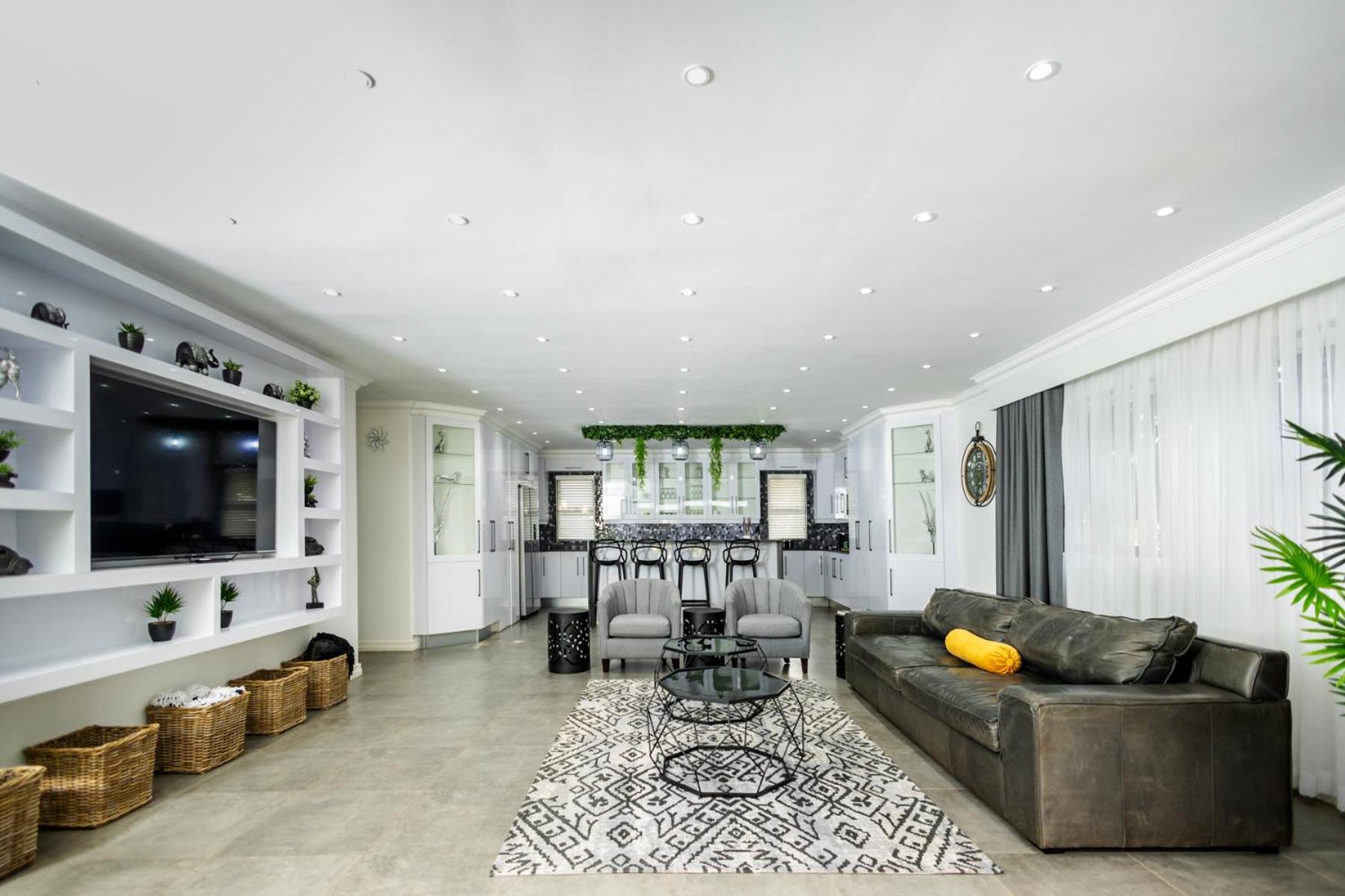 Deluxe Suite - Photo 1