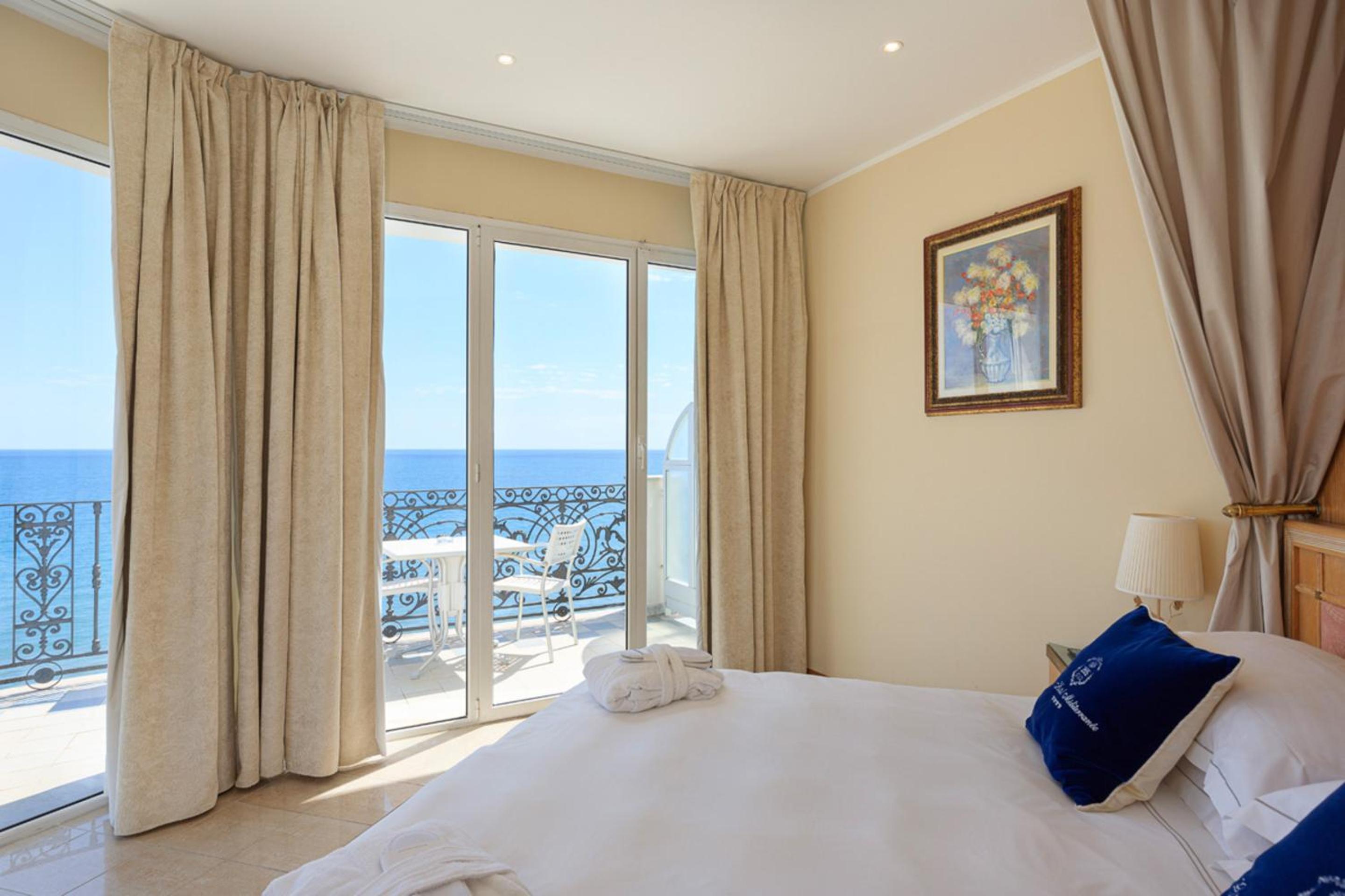 Executive Suite with Terrace - Photo 8