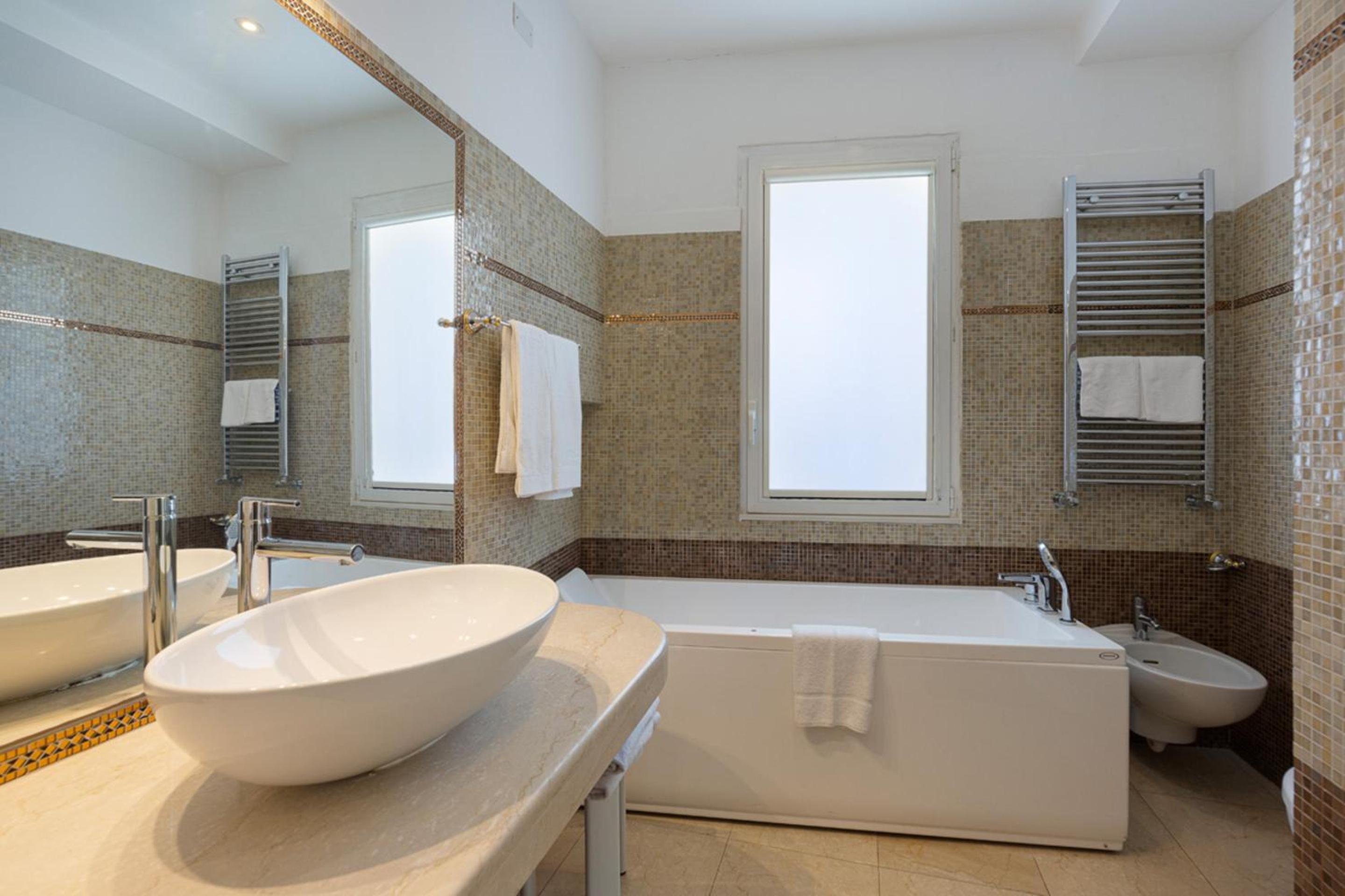 Executive Suite with Terrace - Photo 6