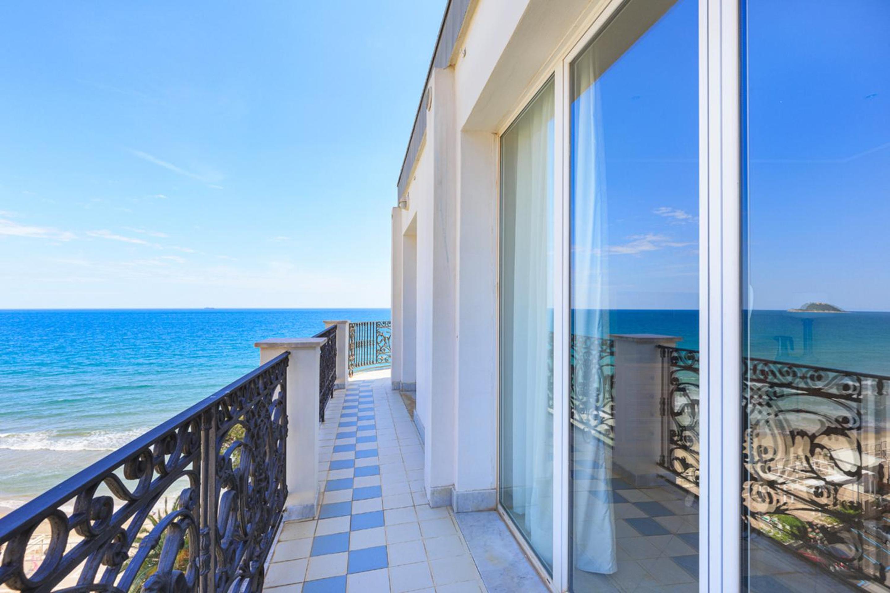 Executive Suite with Terrace - Photo 2
