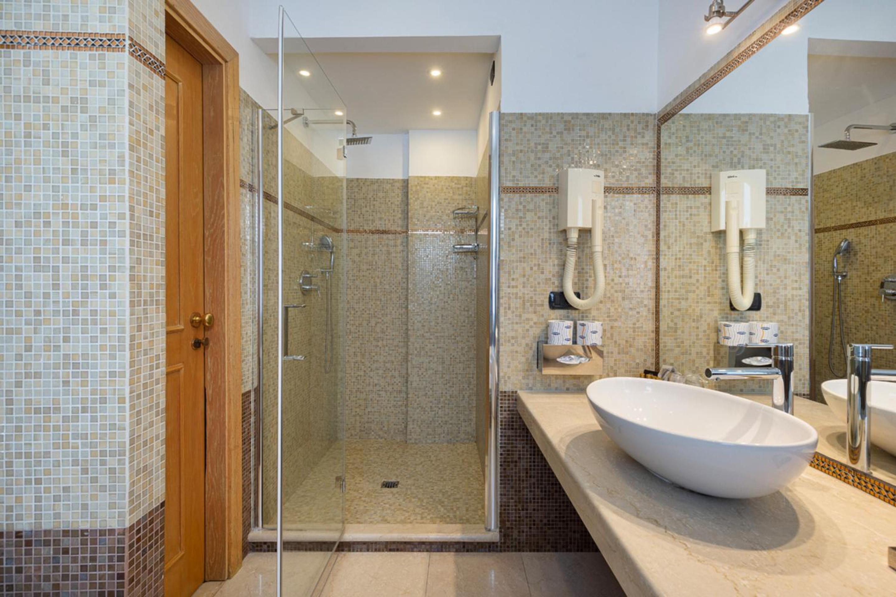 Executive Suite with Terrace - Photo 7