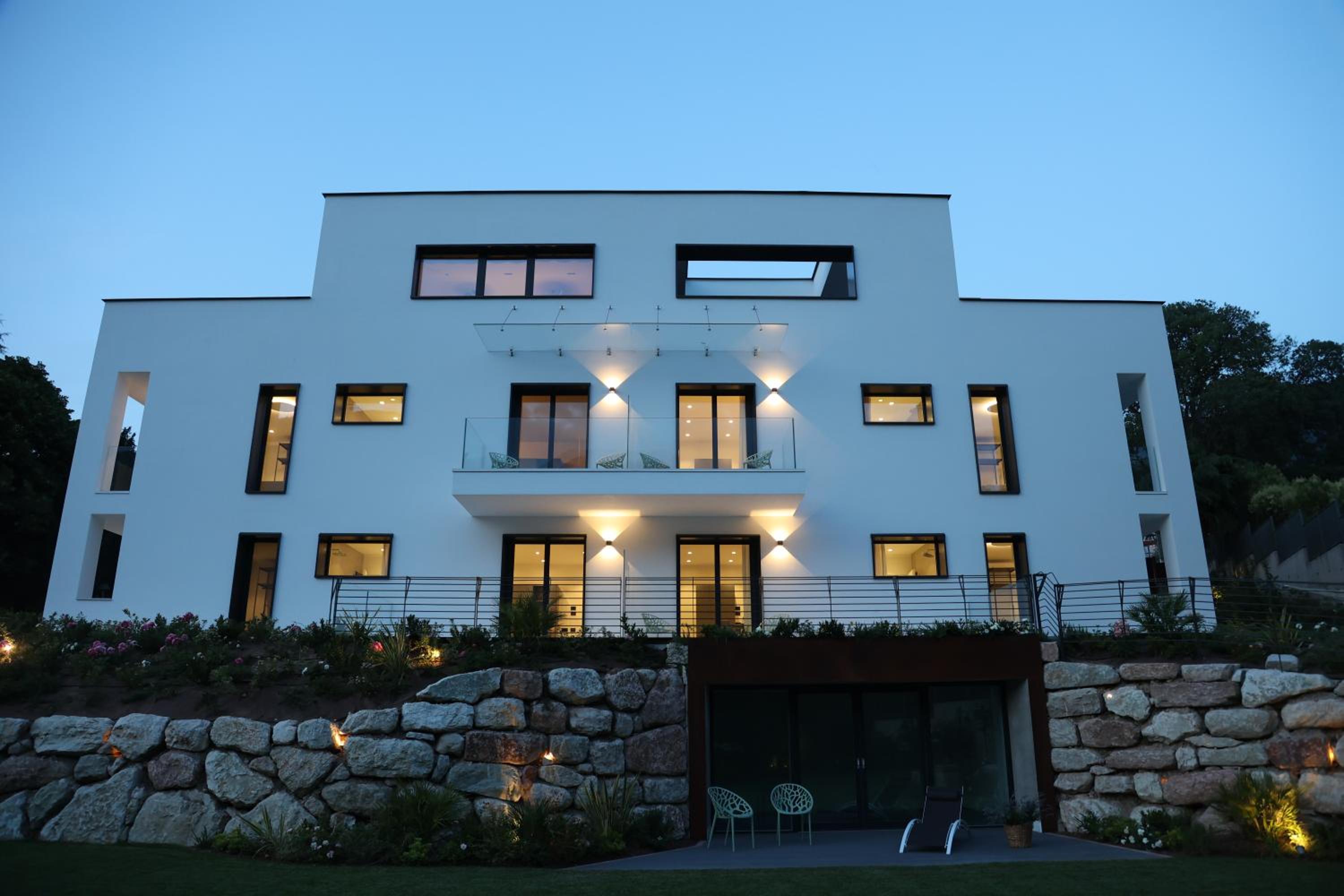 One-Bedroom Apartment with Terrace photo 2