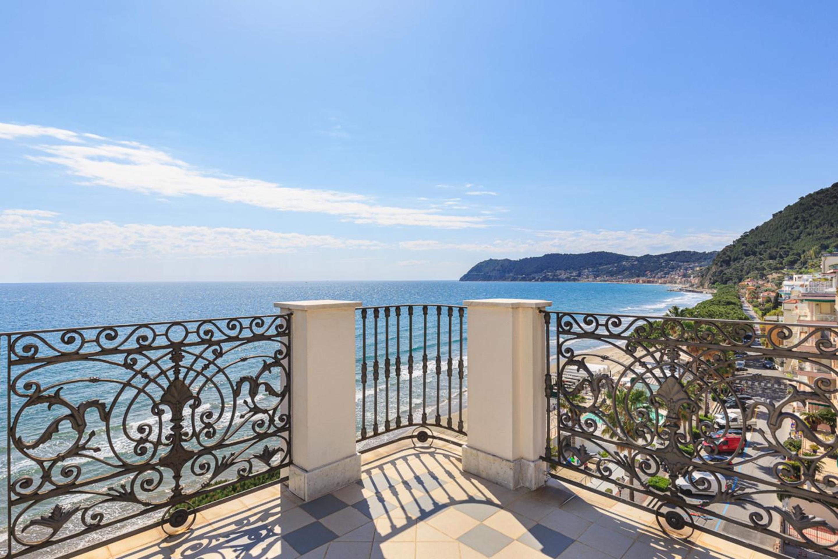 Suite Panoramic  with Terrace - Photo 9