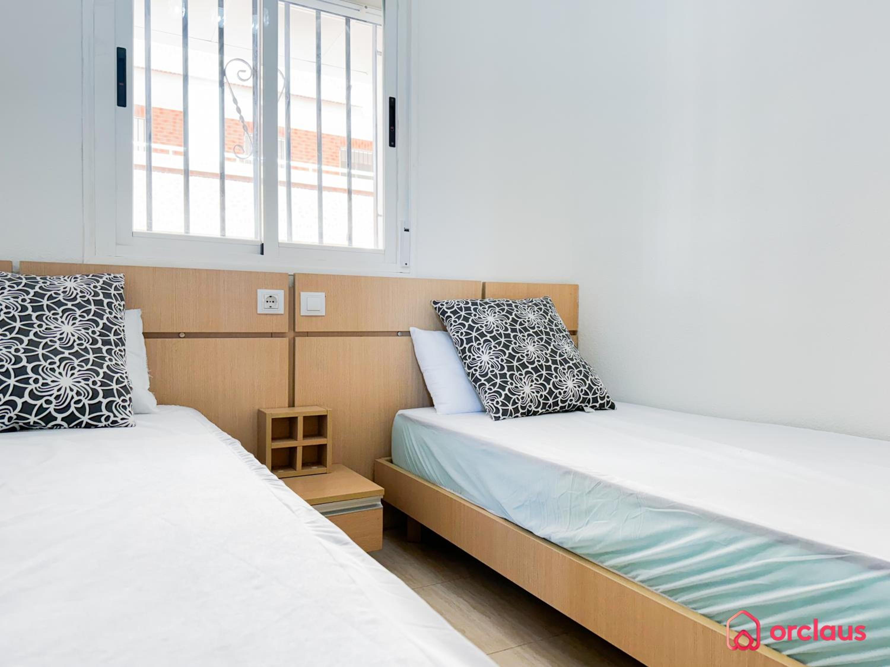 Apartamento de dos habitaciones con balcón y vista al mar