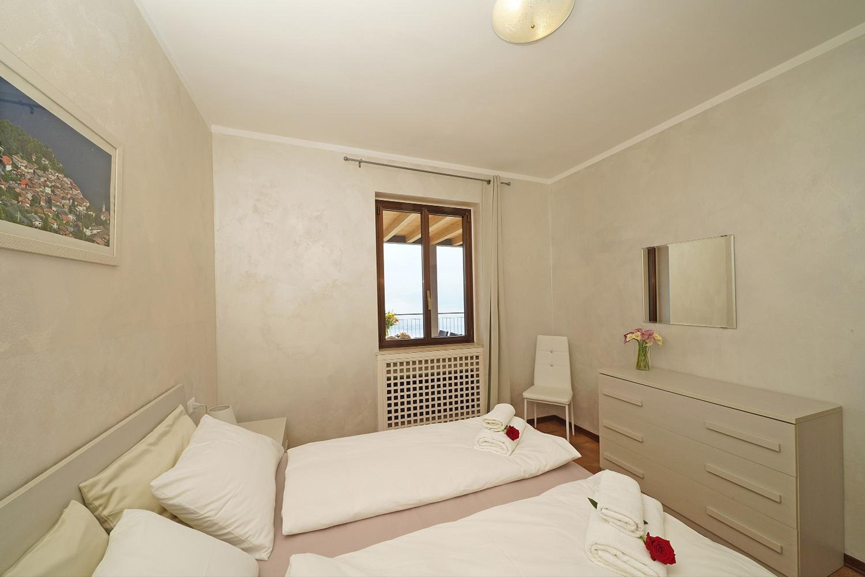 One-Bedroom Apartment with Lake View