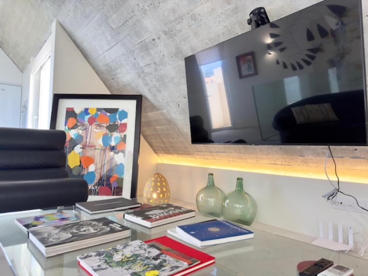 Apartment With Terrace photo 3