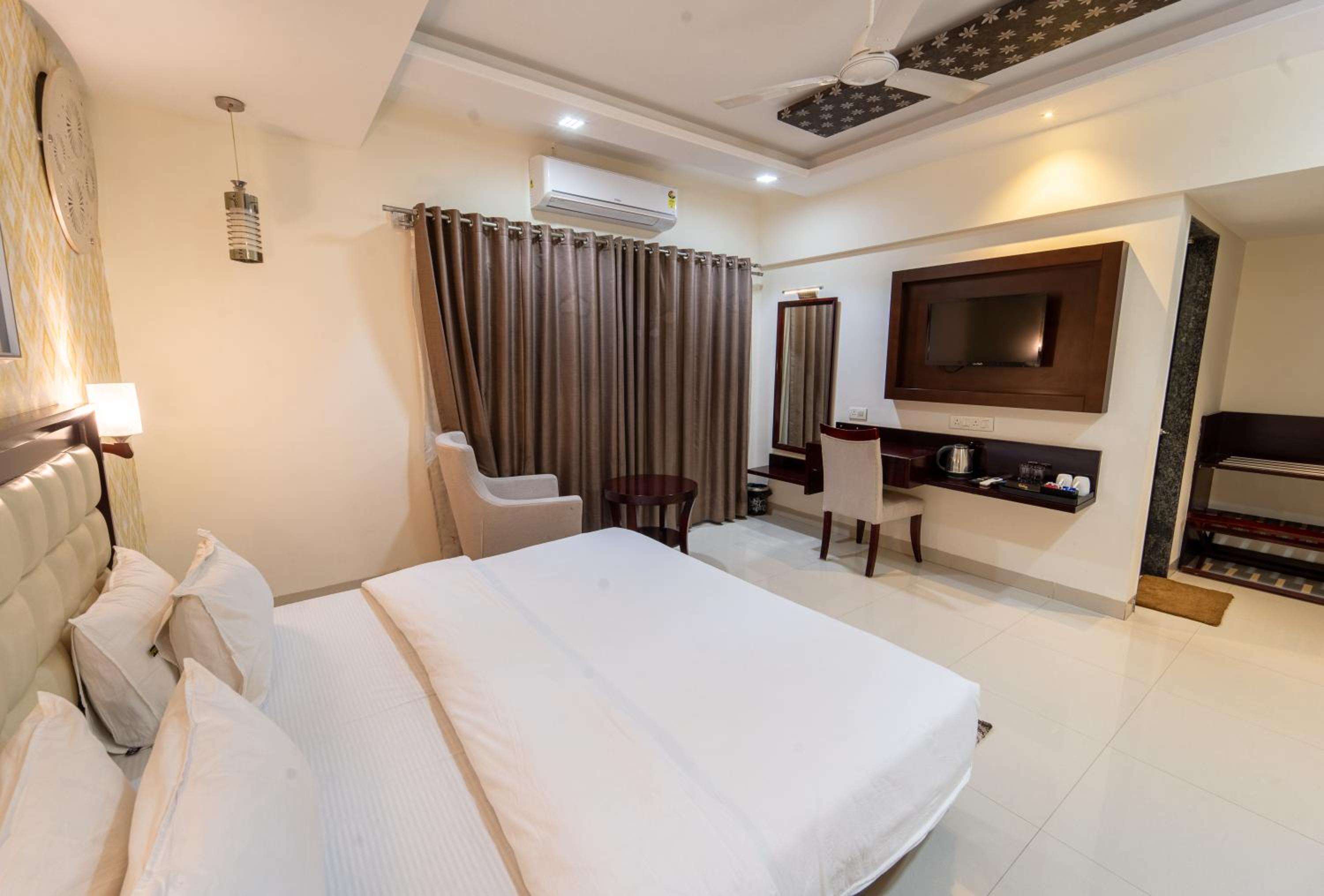 Superior King Room photo 2
