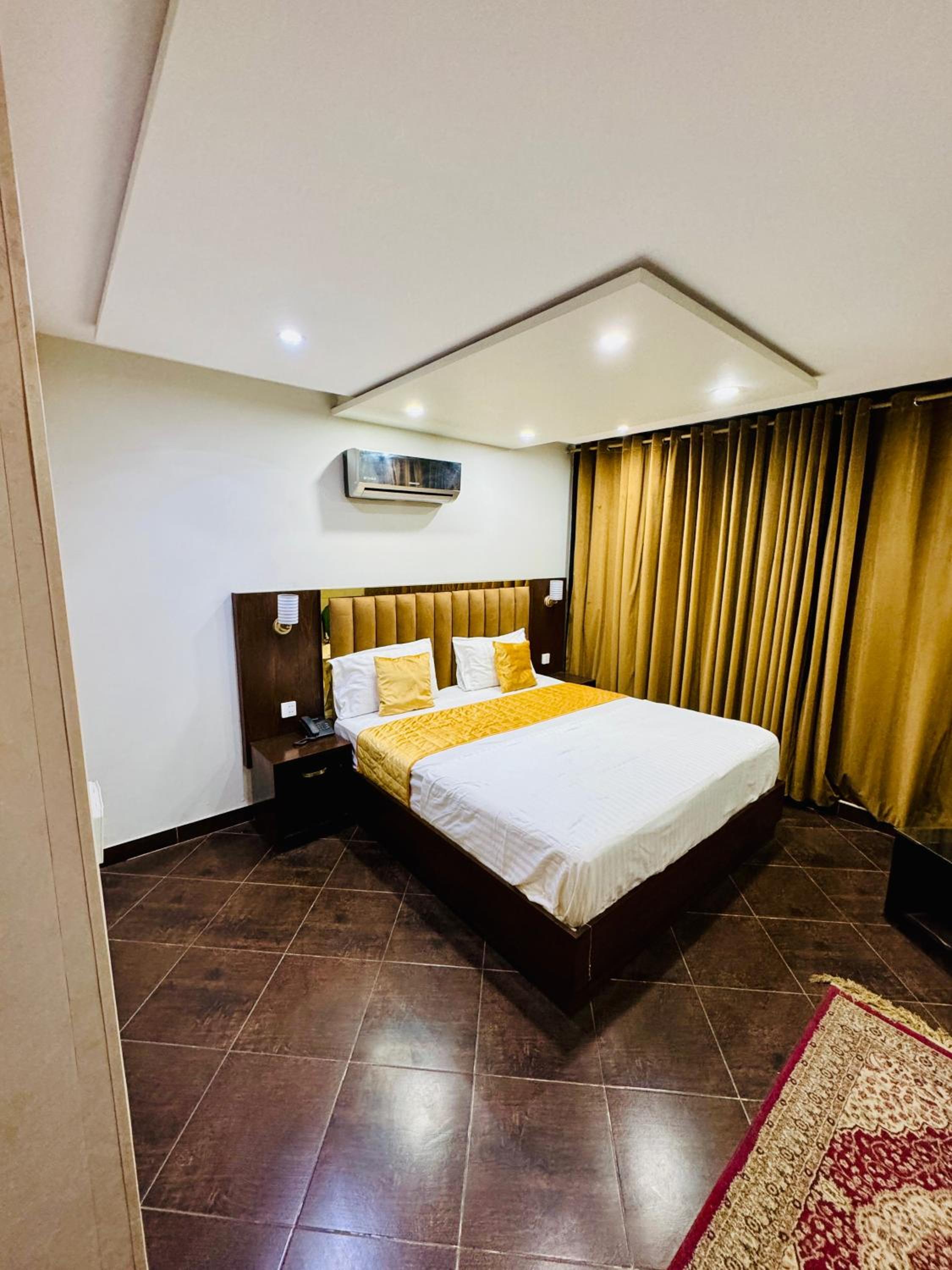 Executive Suite photo 2