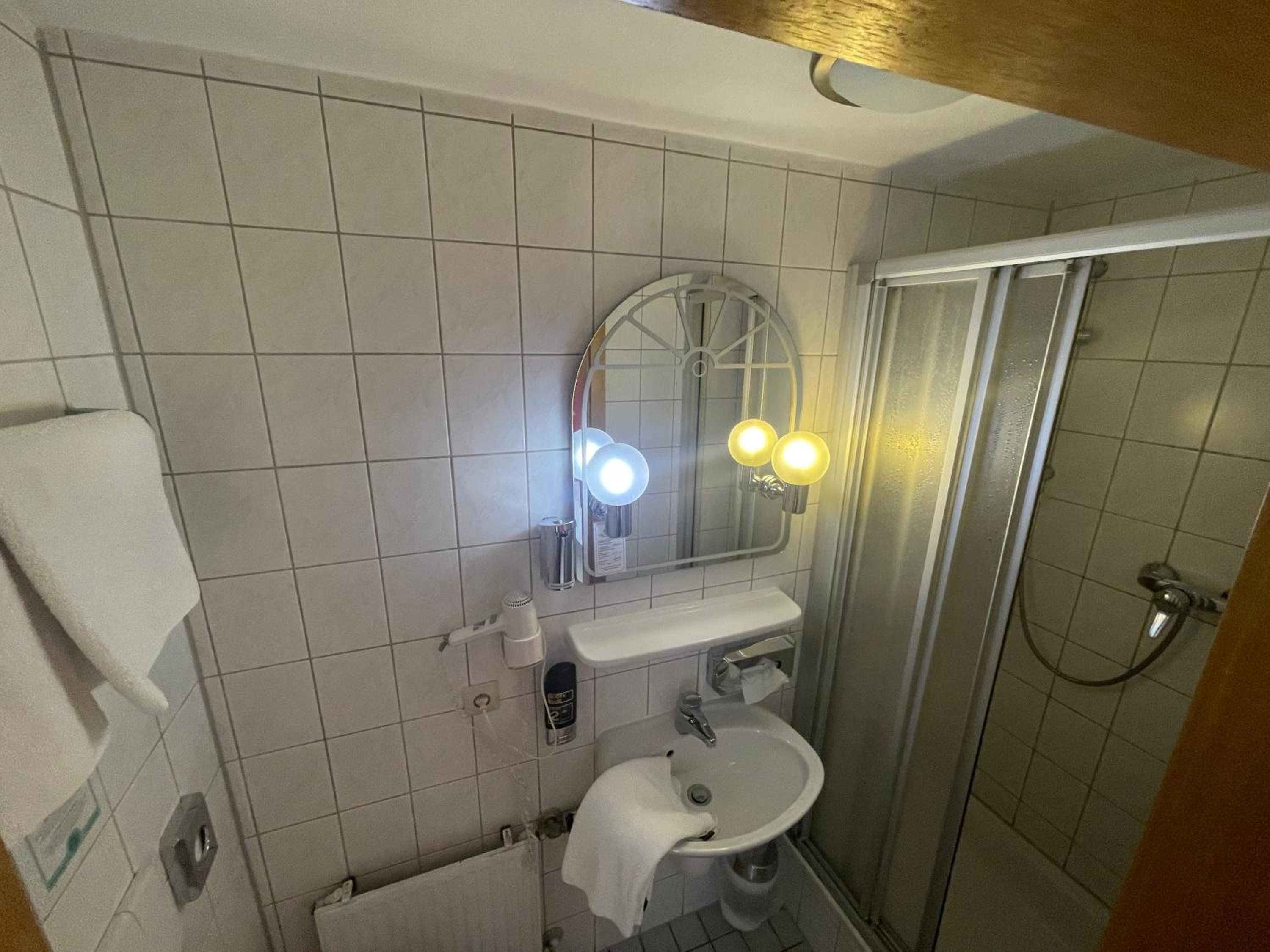 Small Double Room - Photo 2