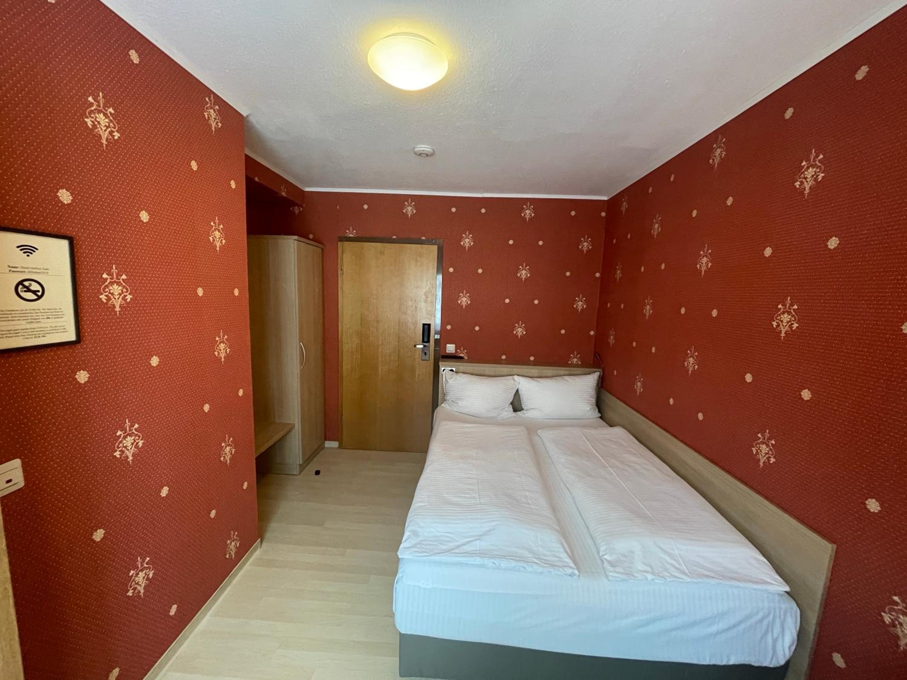 Small Double Room - Photo 1