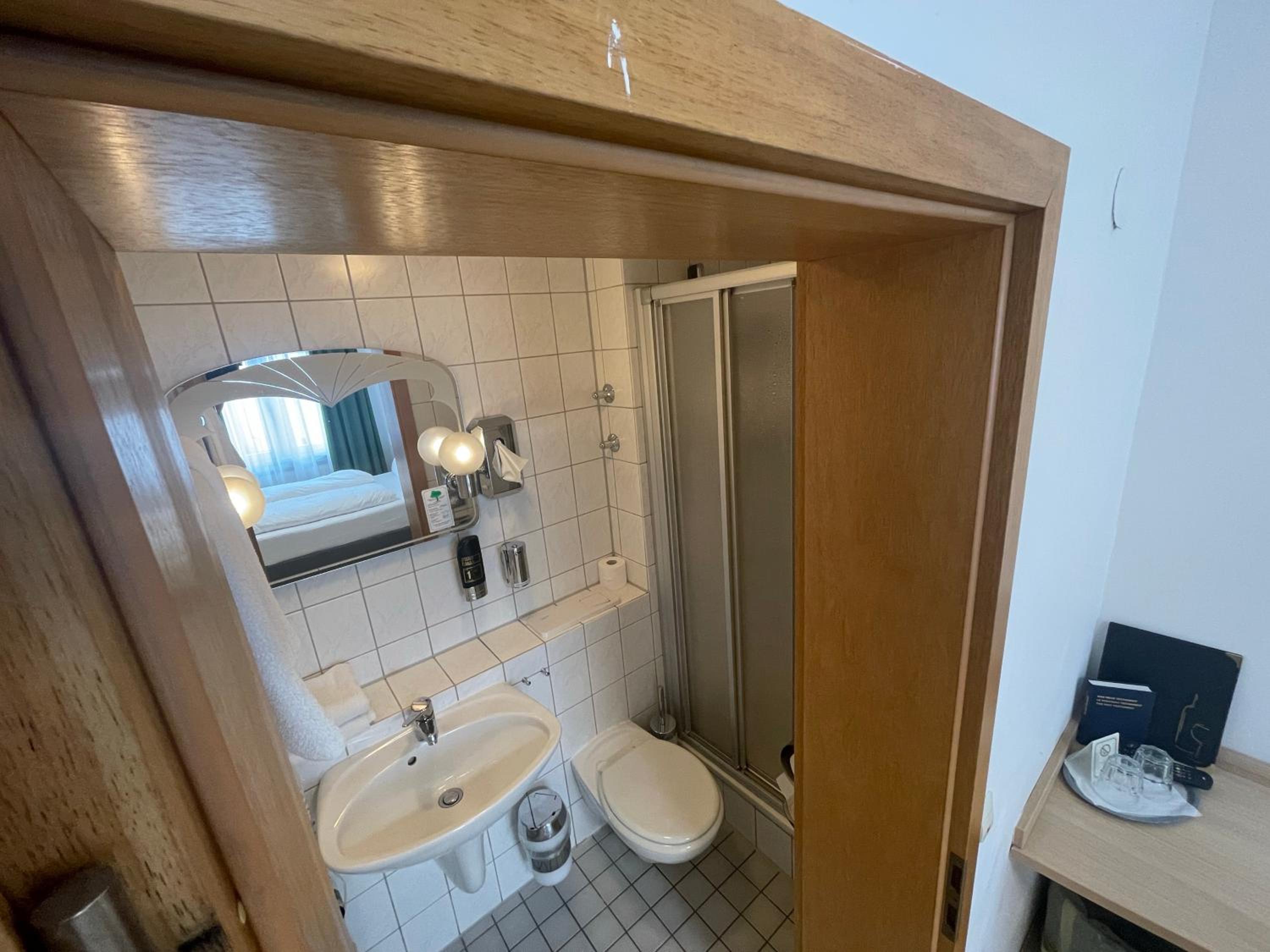 Small Double Room - Photo 4