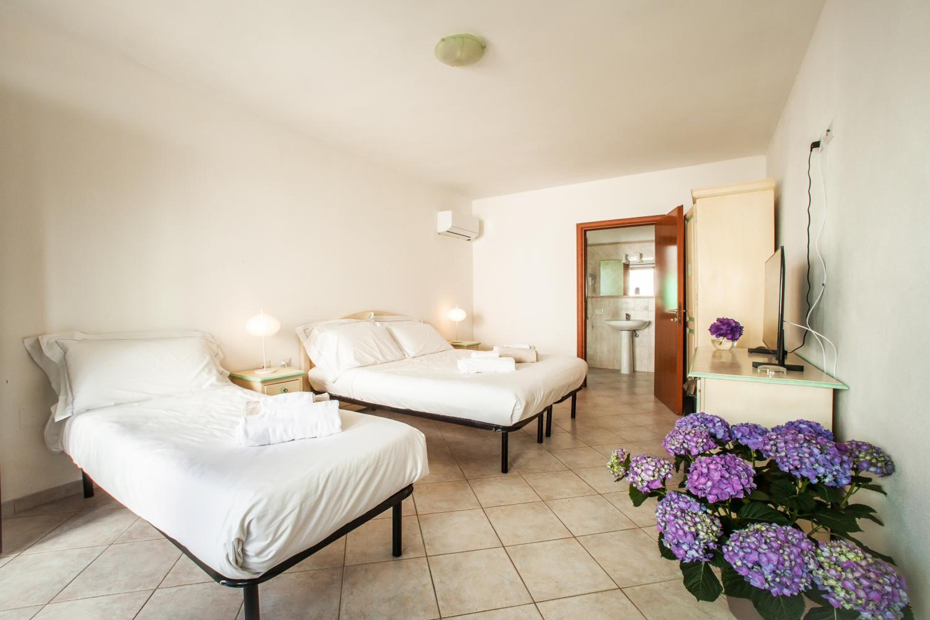 Economy Triple Room - Photo 2