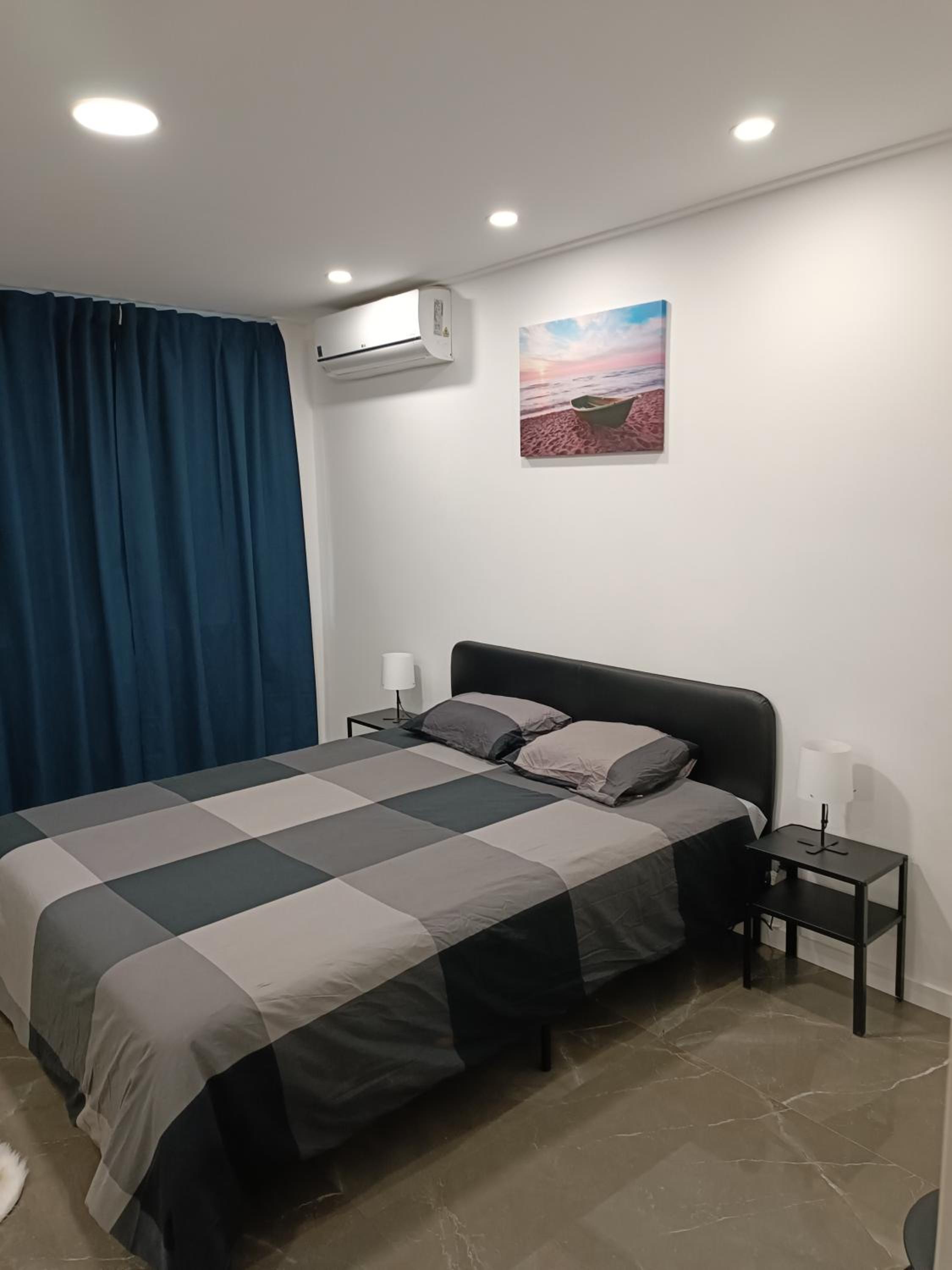 Queen Room photo 1