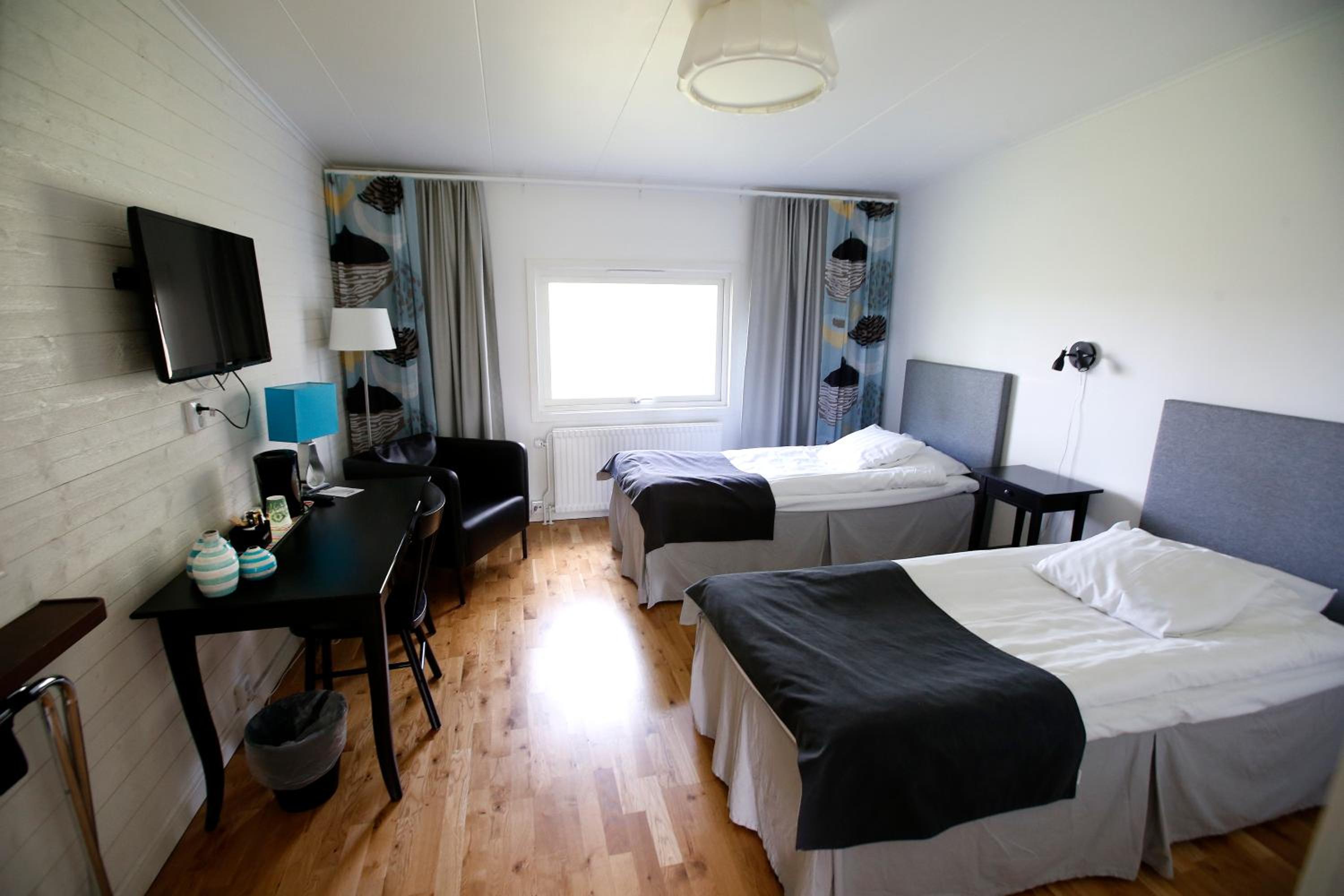 Double or Twin Room - Photo 5