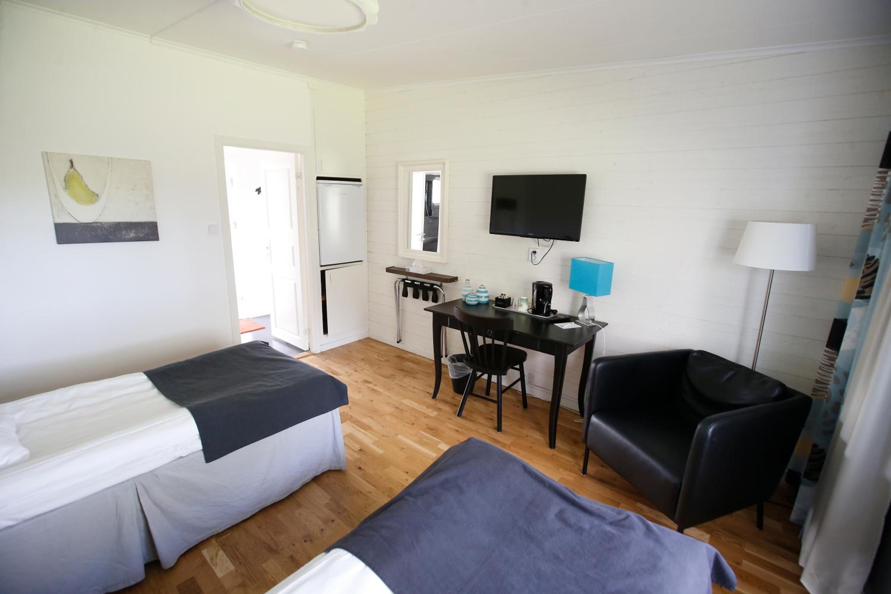 Double or Twin Room - Photo 6
