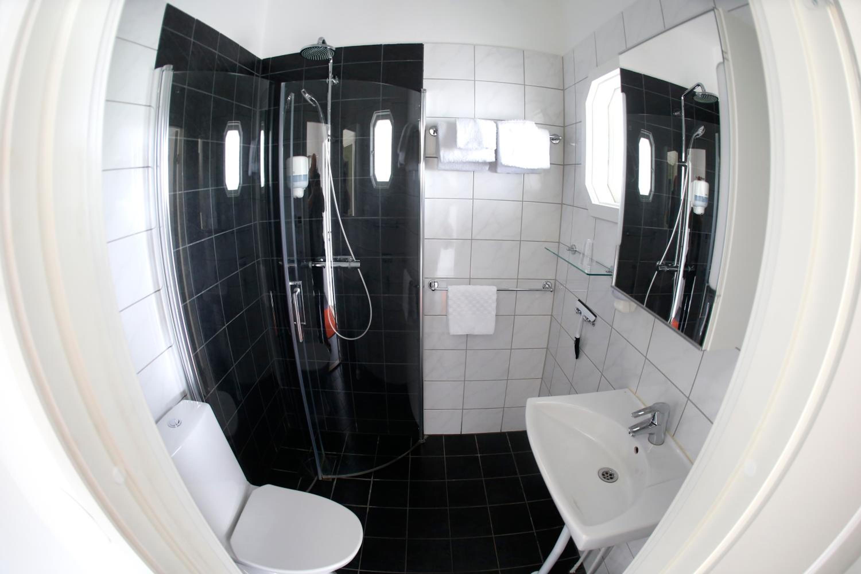 Double or Twin Room - Photo 9