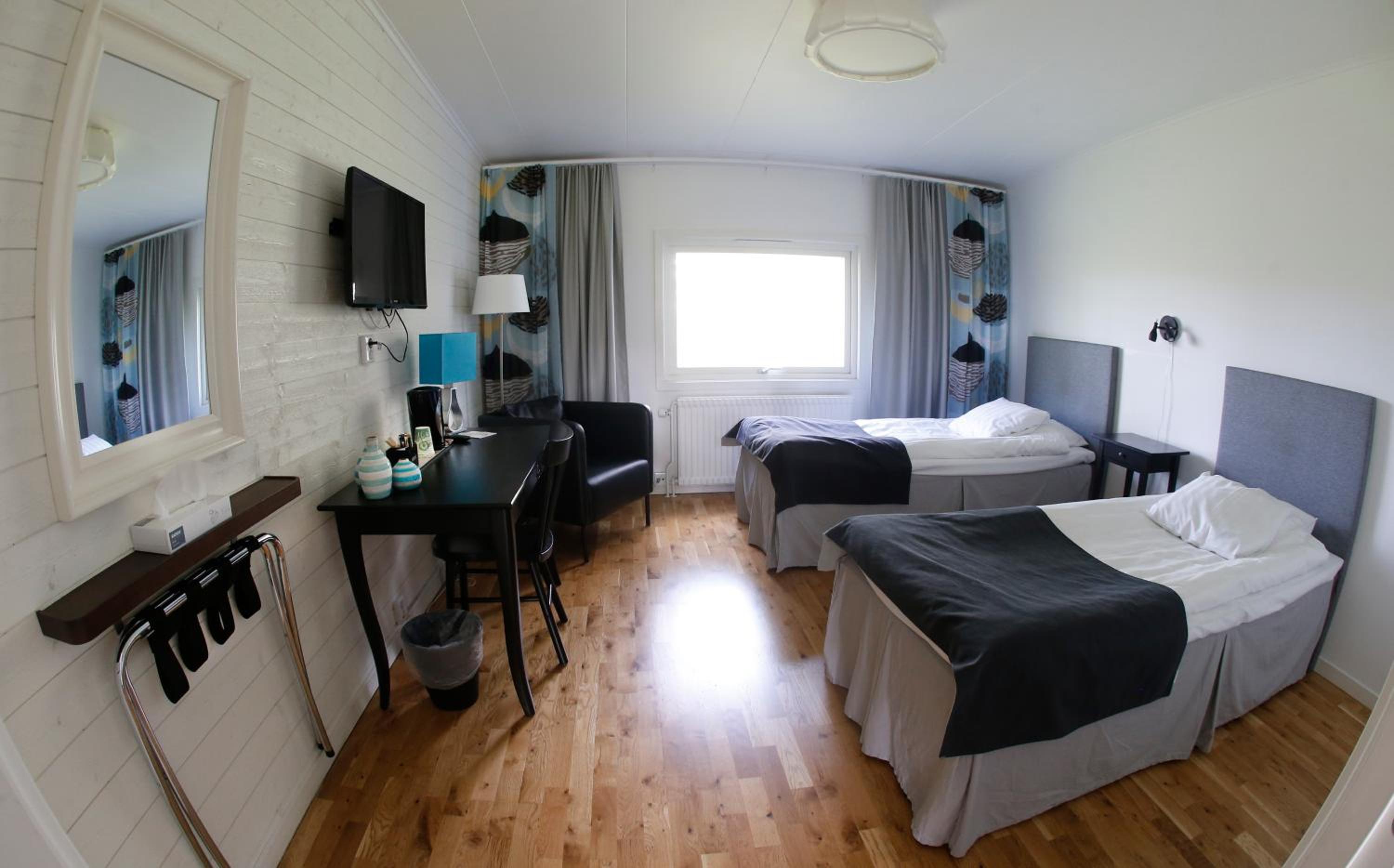 Double or Twin Room - Photo 10