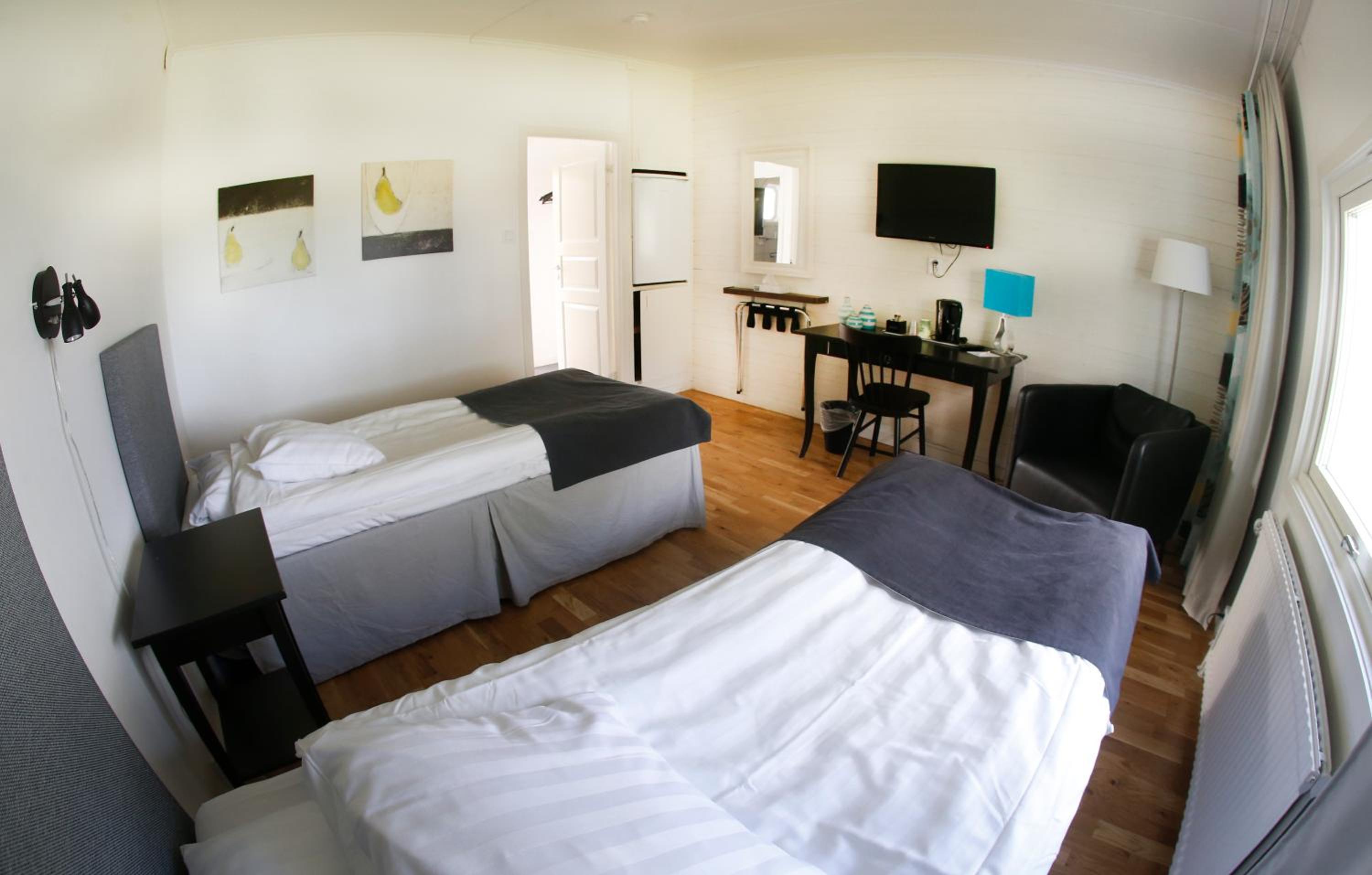 Double or Twin Room - Photo 11