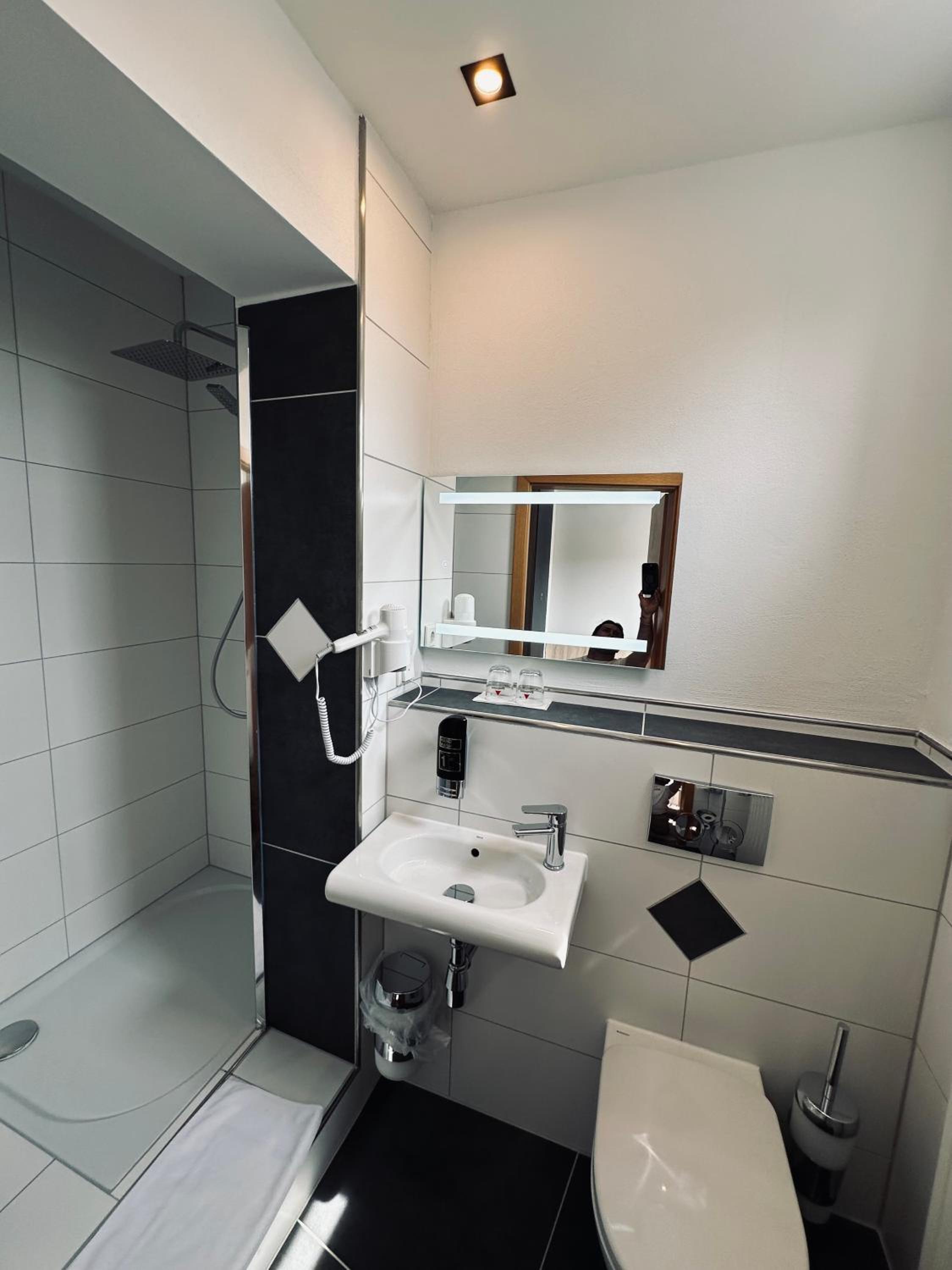 Single Room photo 3