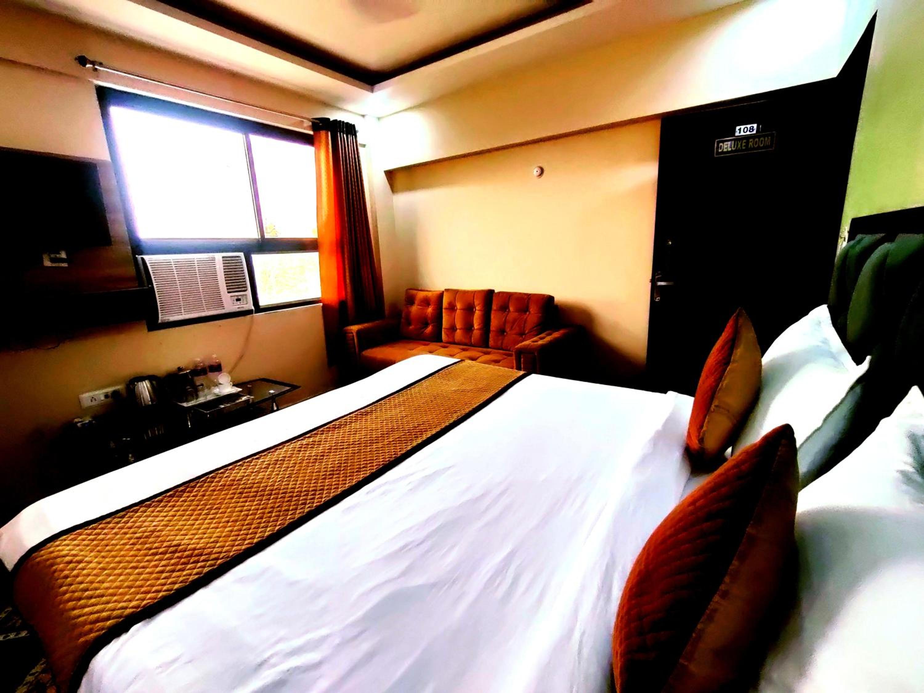 Deluxe Room - Photo 18