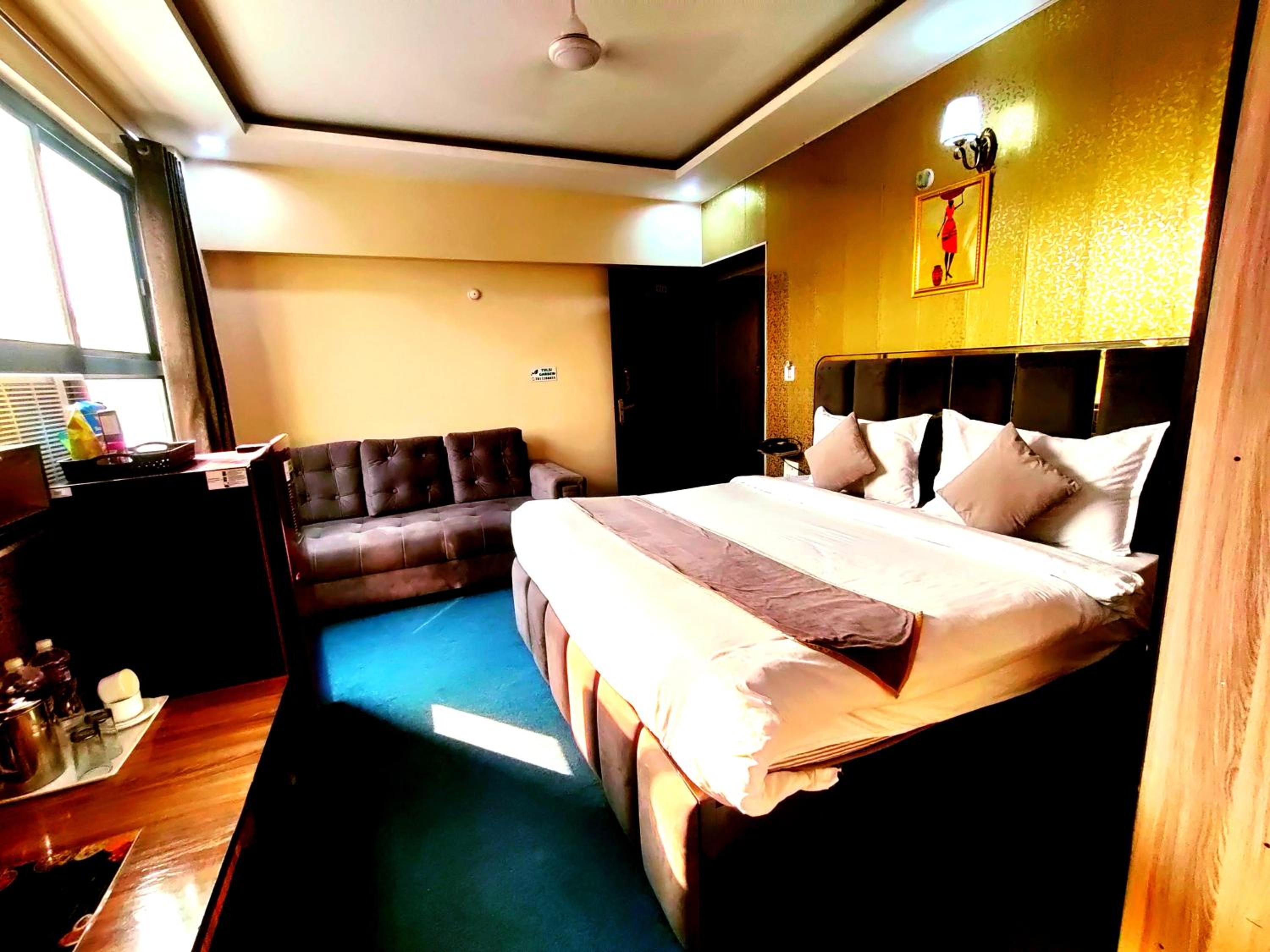 Deluxe Room - Photo 17