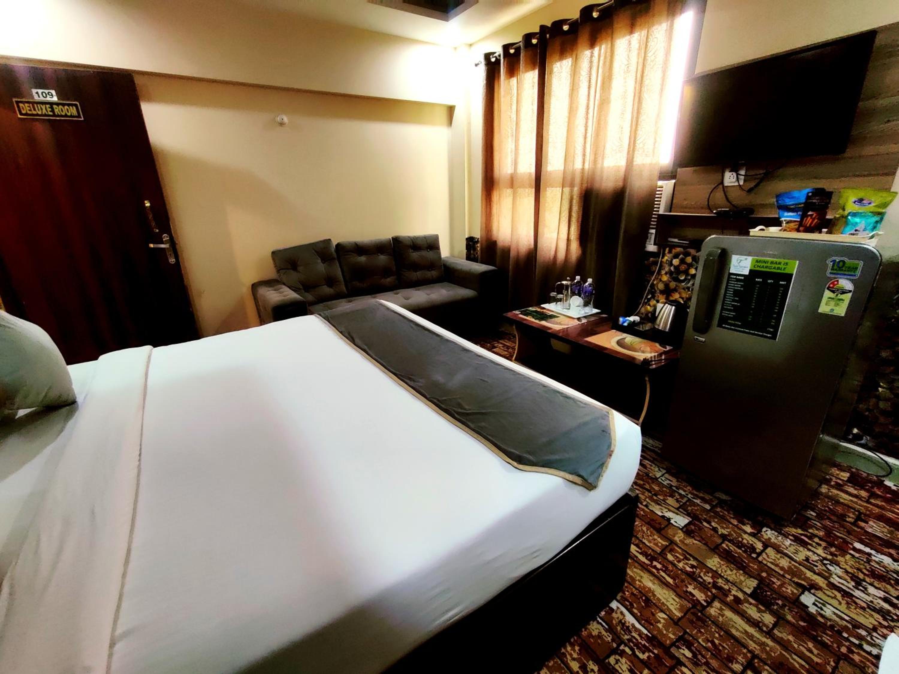 Deluxe Room - Photo 16