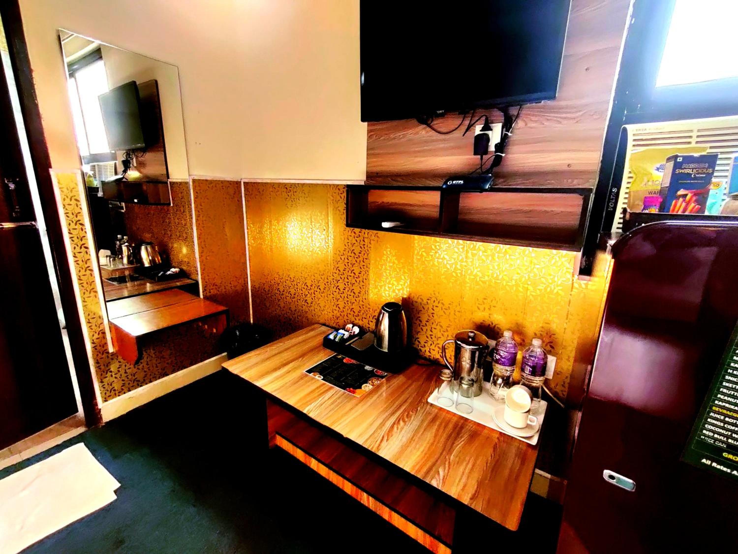 Deluxe Room - Photo 20