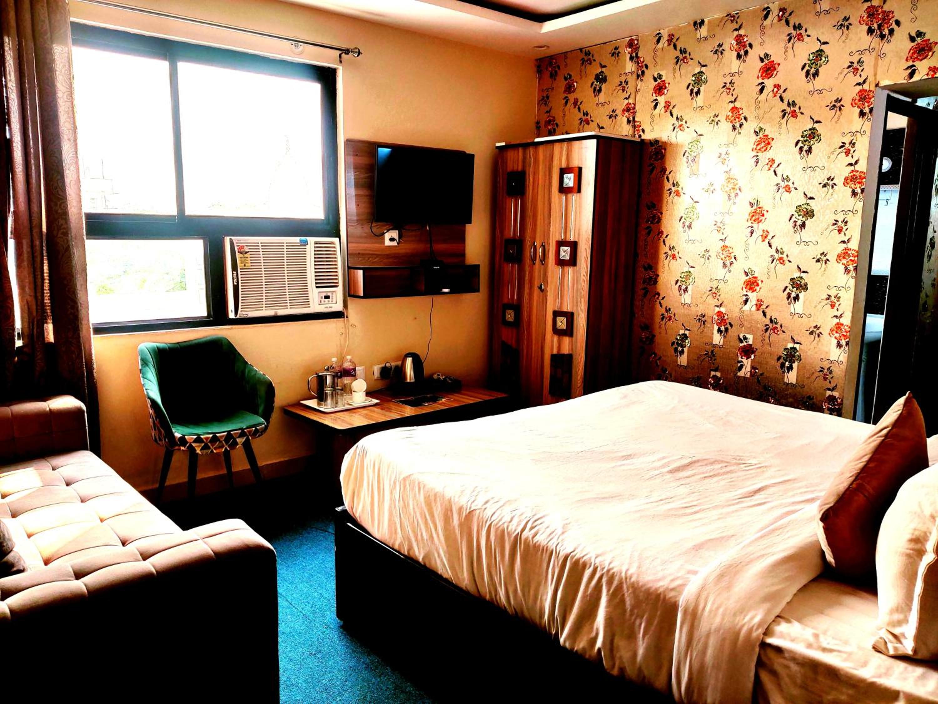 Deluxe Room - Photo 13