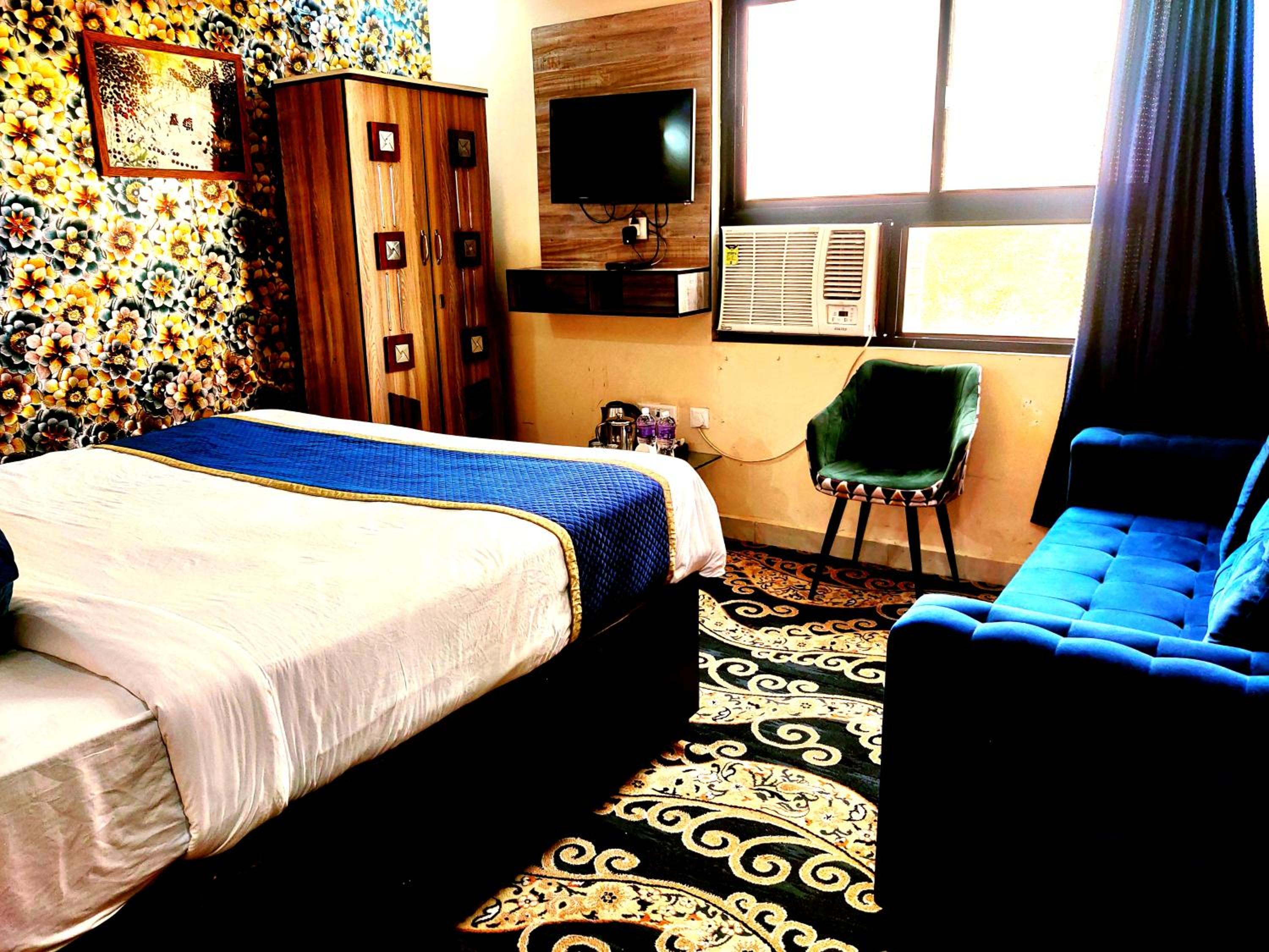 Deluxe Room - Photo 11