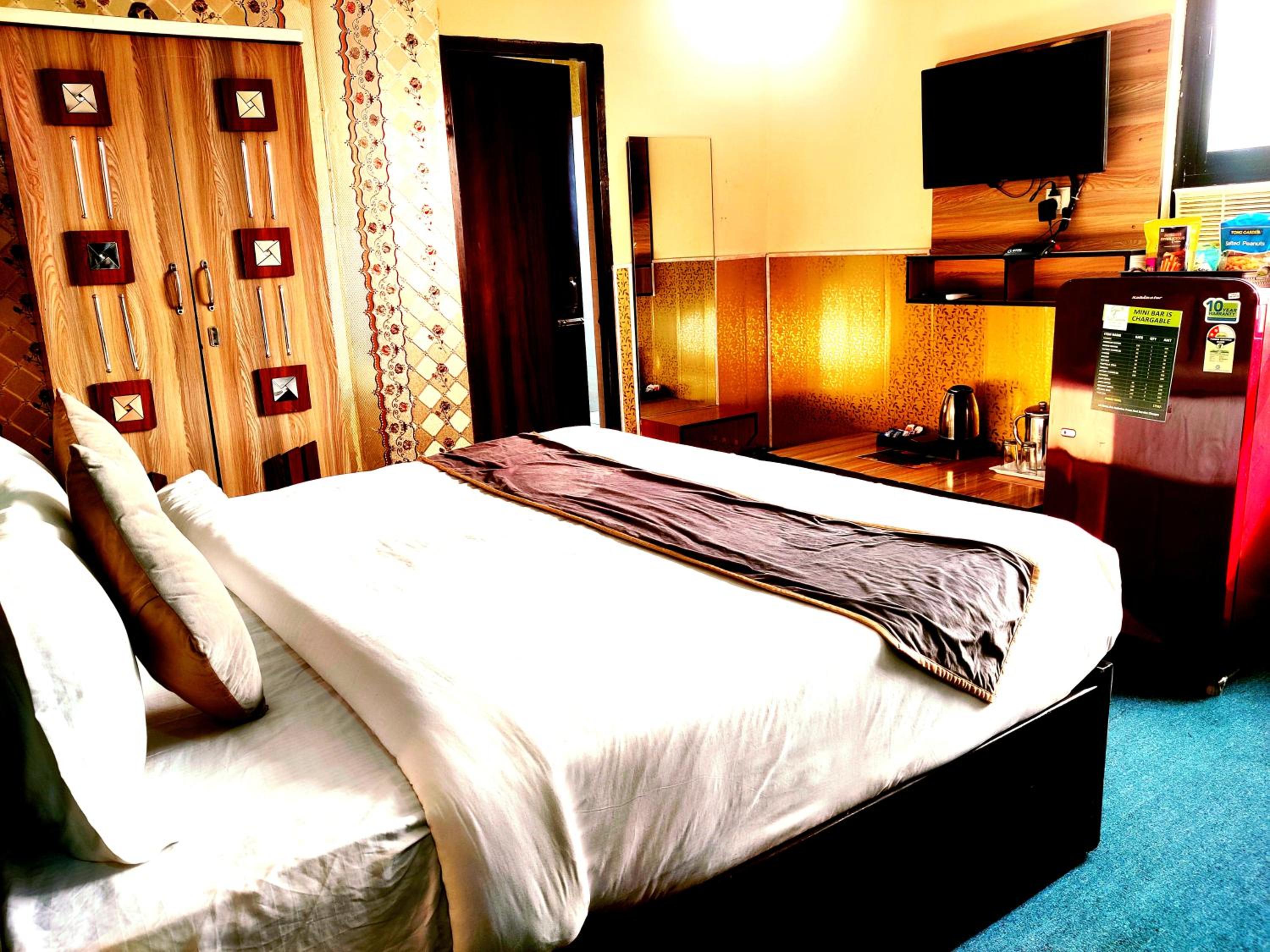 Deluxe Room - Photo 9