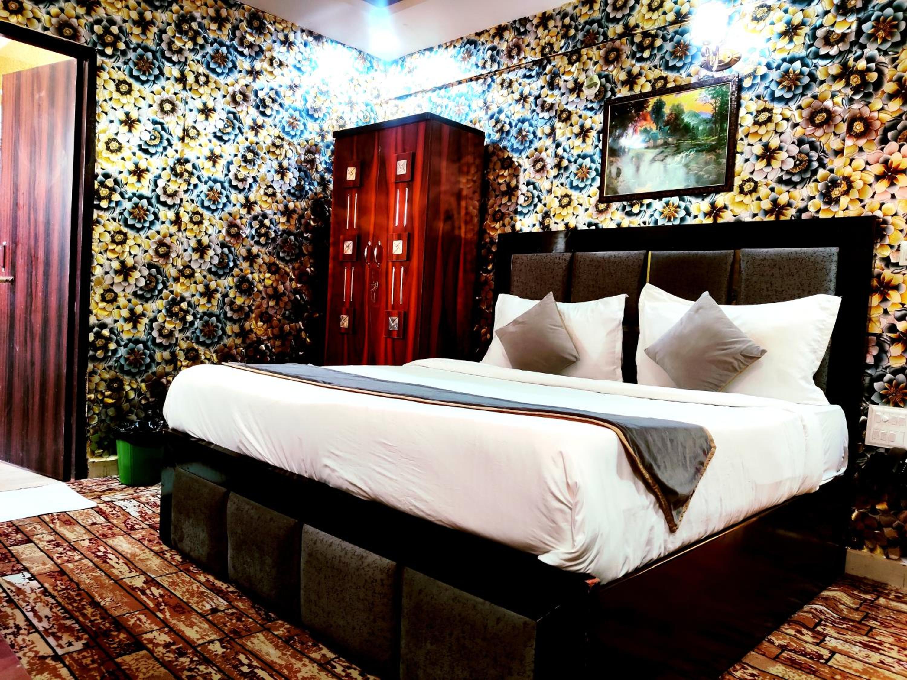 Deluxe Room - Photo 7