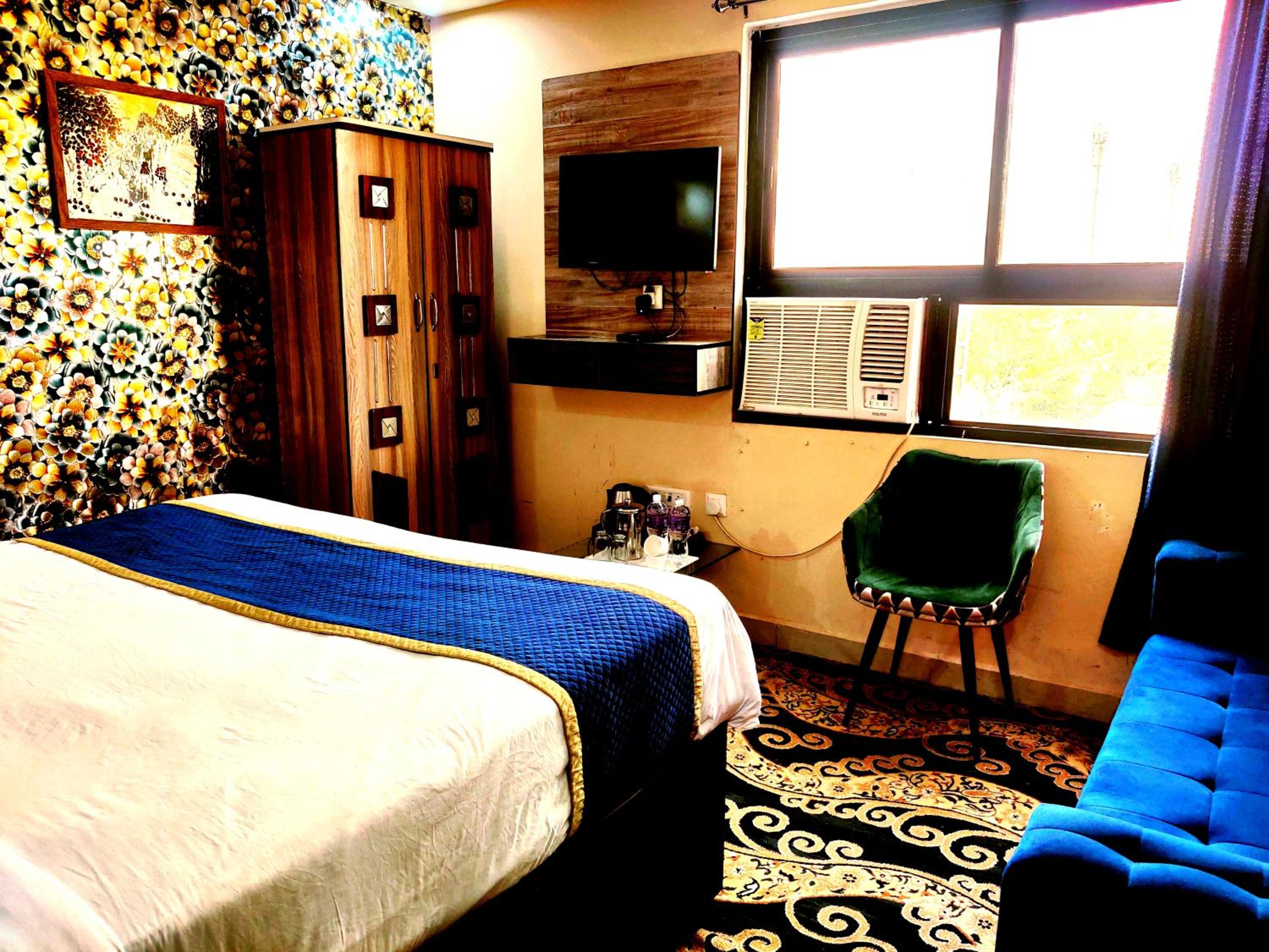 Deluxe Room - Photo 6
