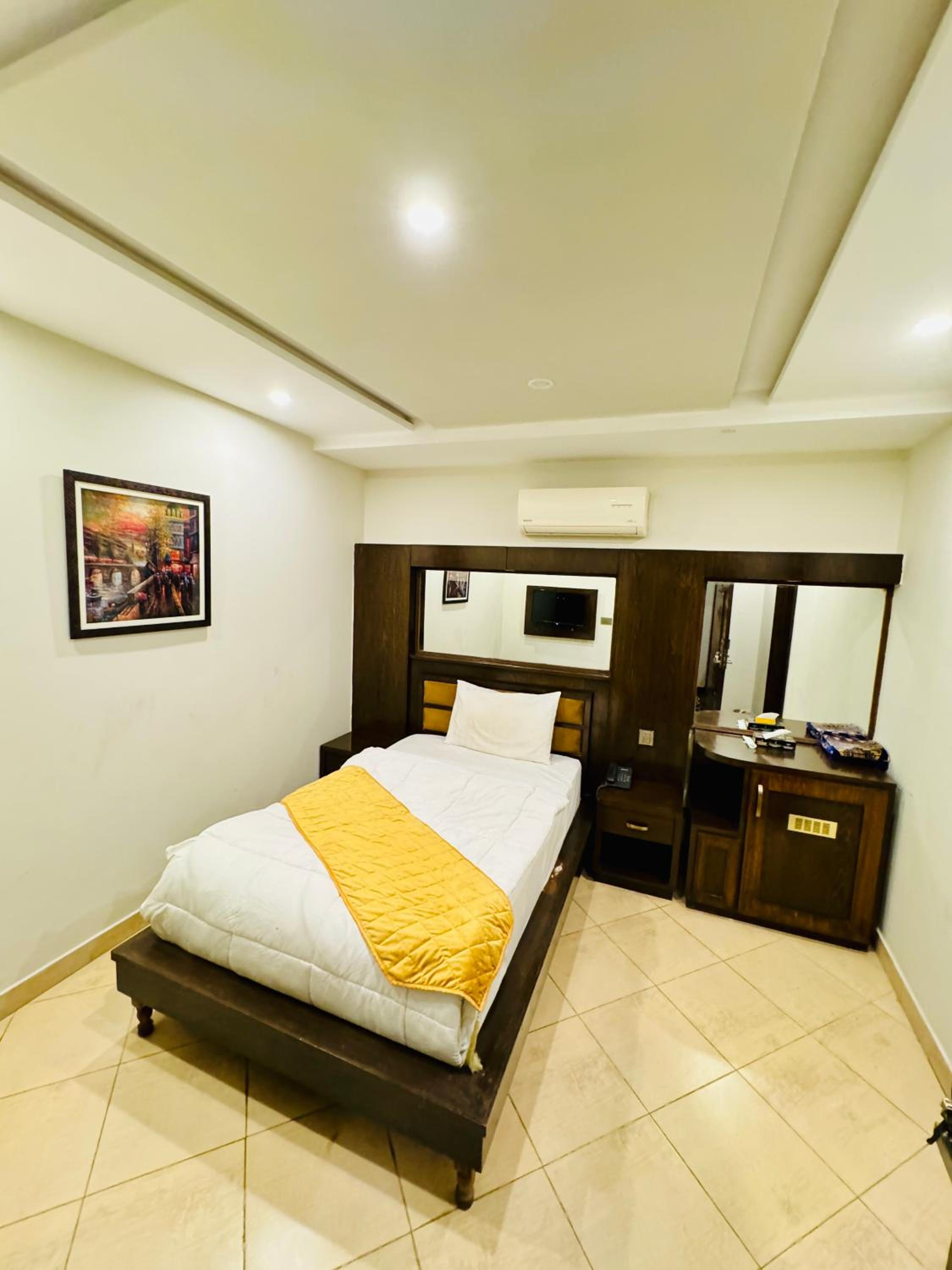 Deluxe Twin Room photo 2