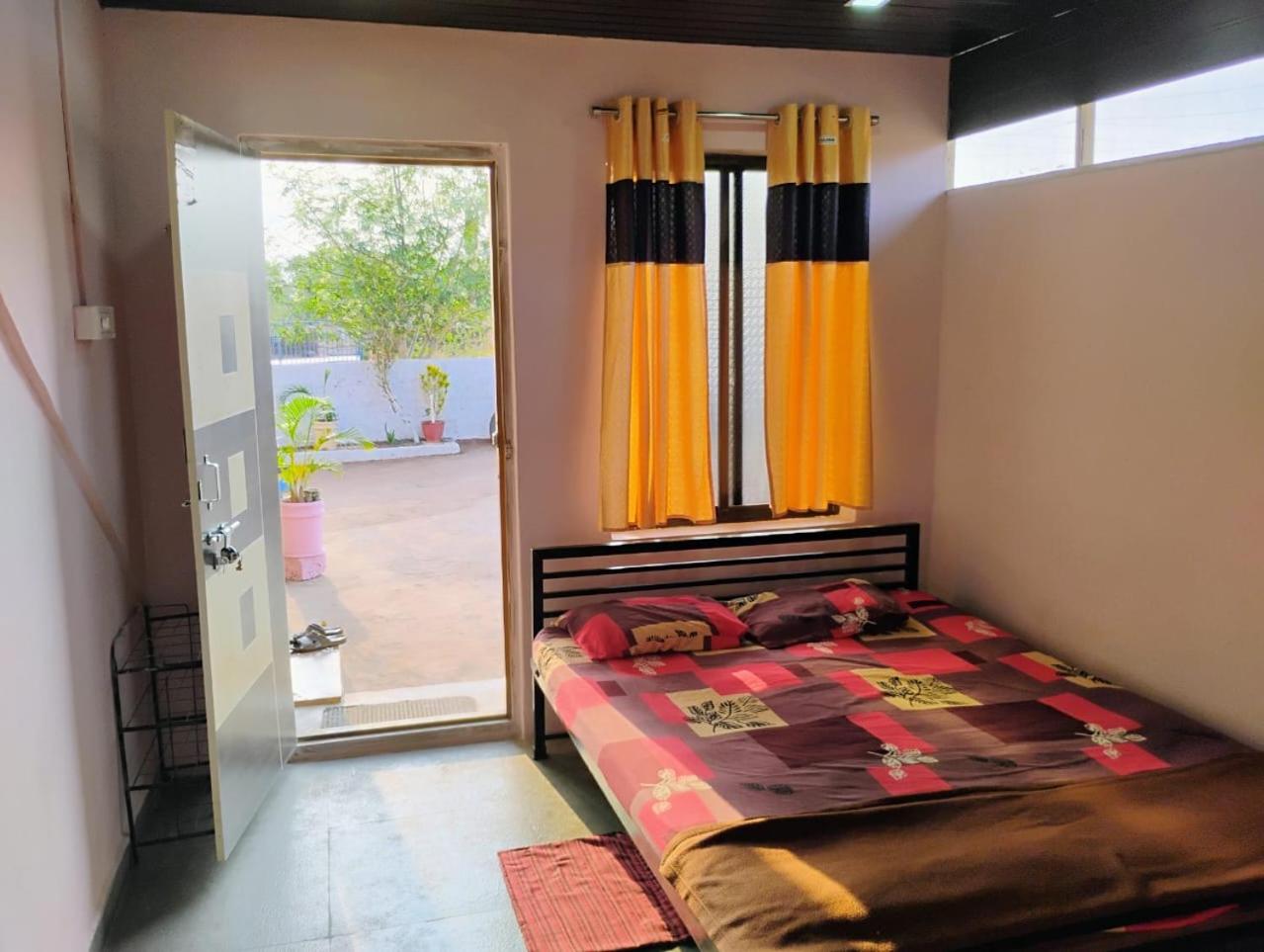 Budget Double Room photo 1