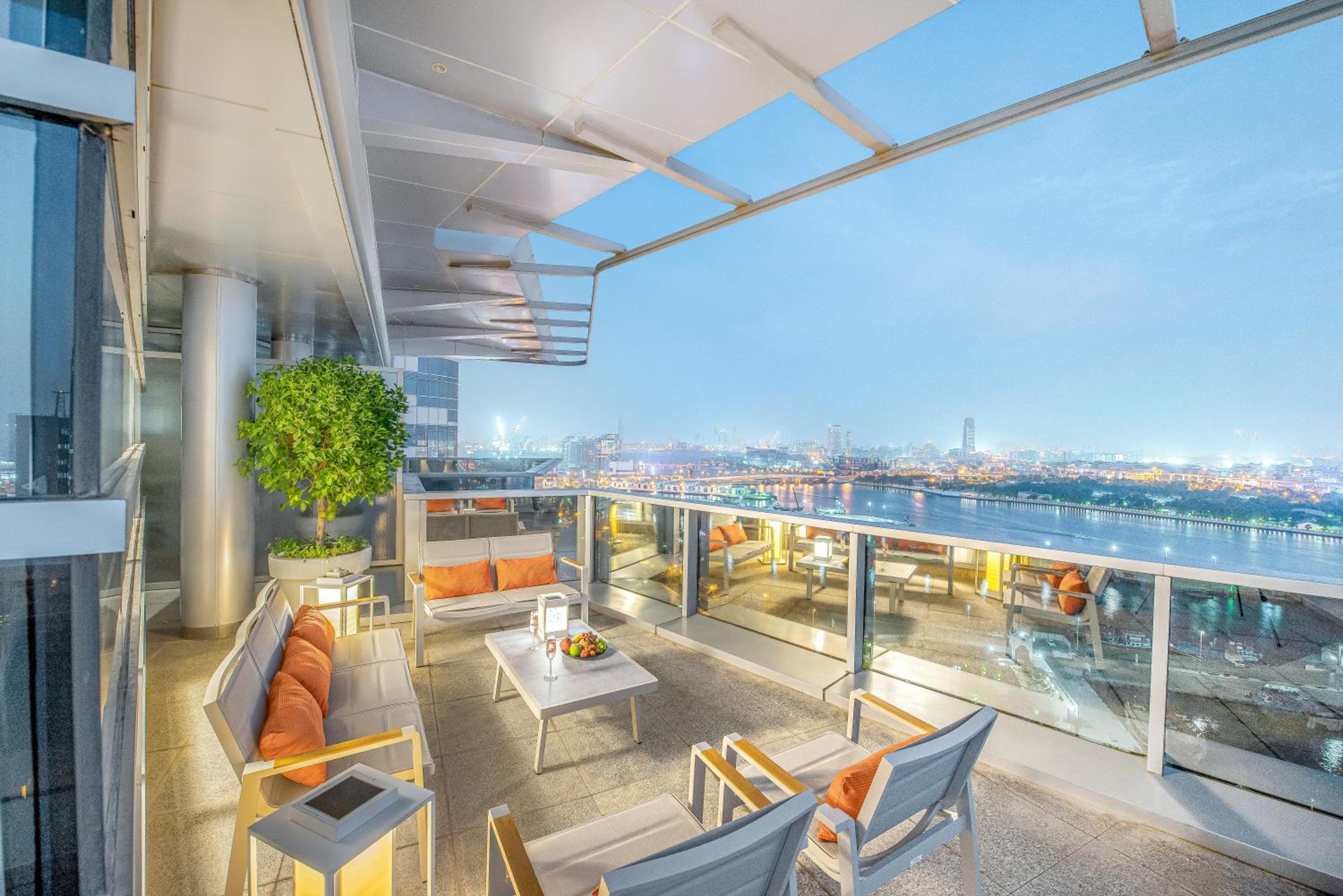 Grand Suite waterfront with Terrace thumbnail 5